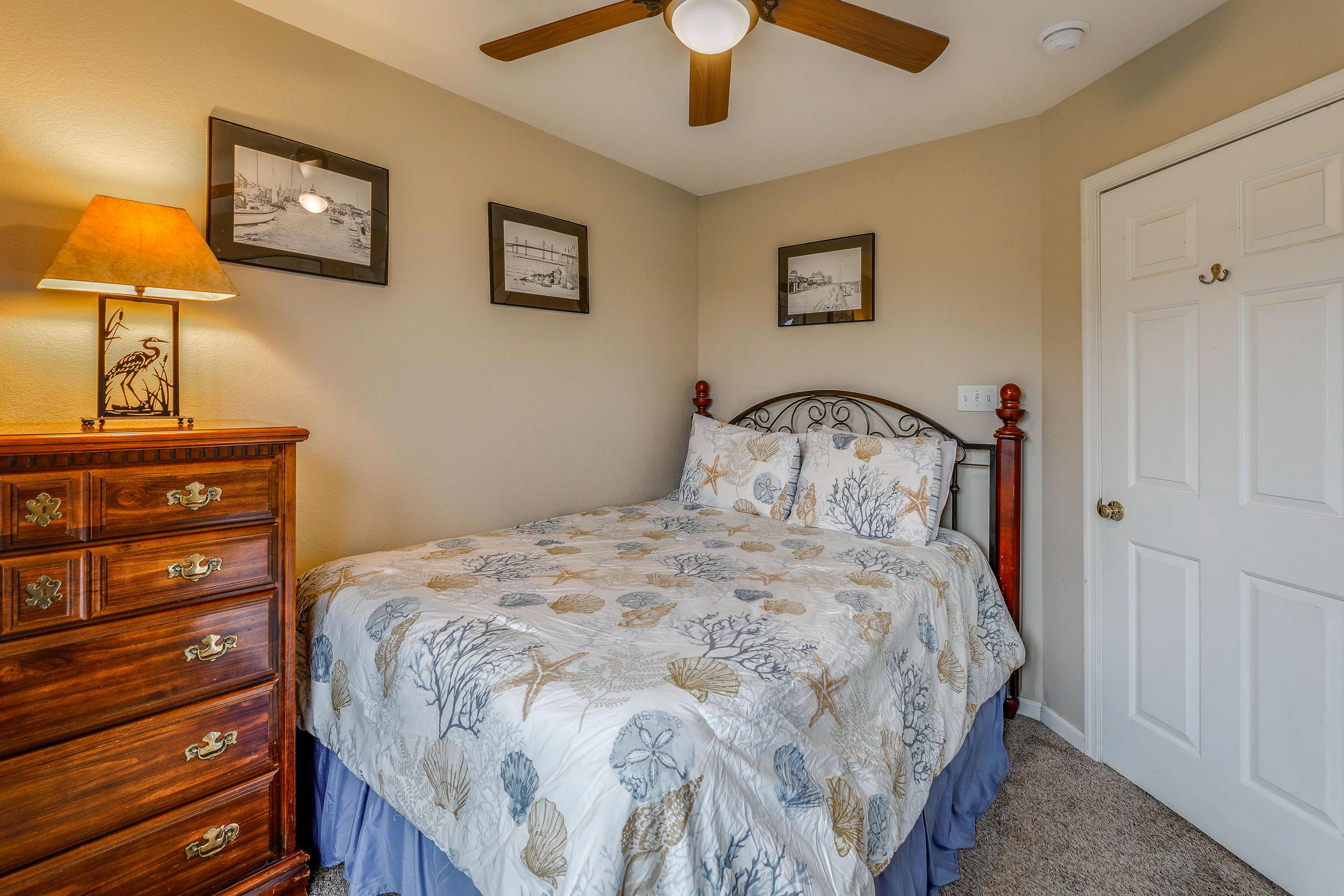 Bedroom 3 | Queen Bed