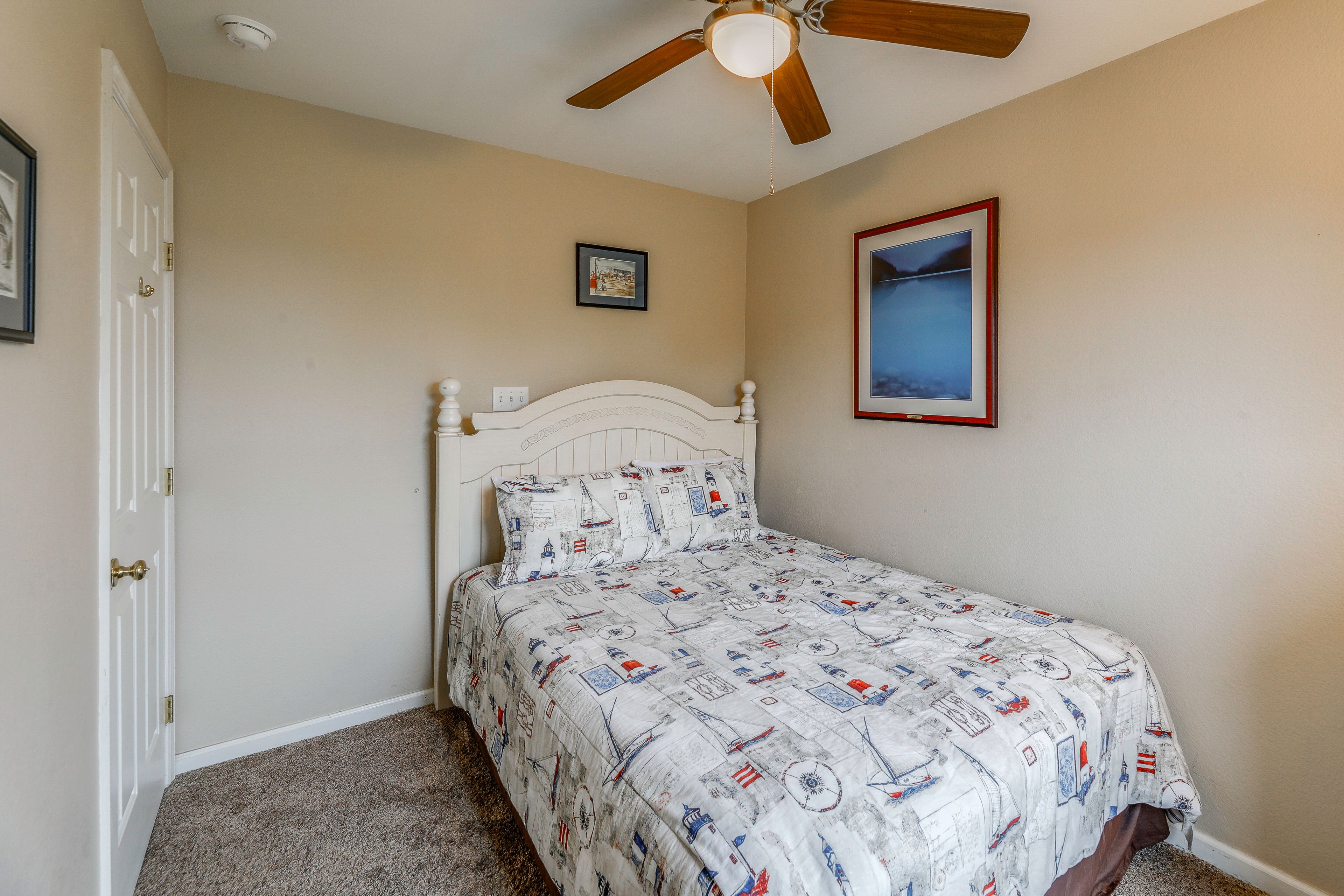 Bedroom 2 | Queen Bed