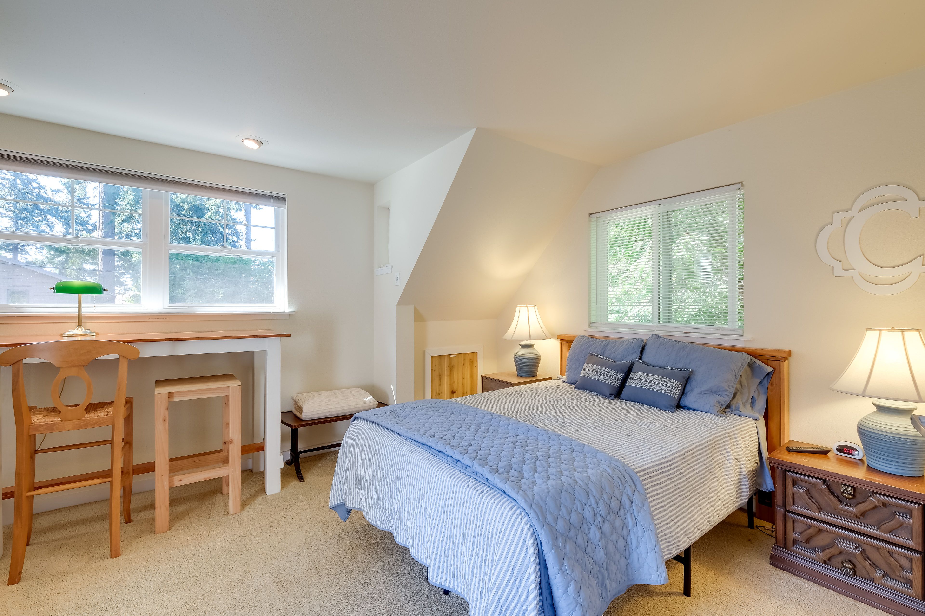 Bedroom 1 | Queen Bed