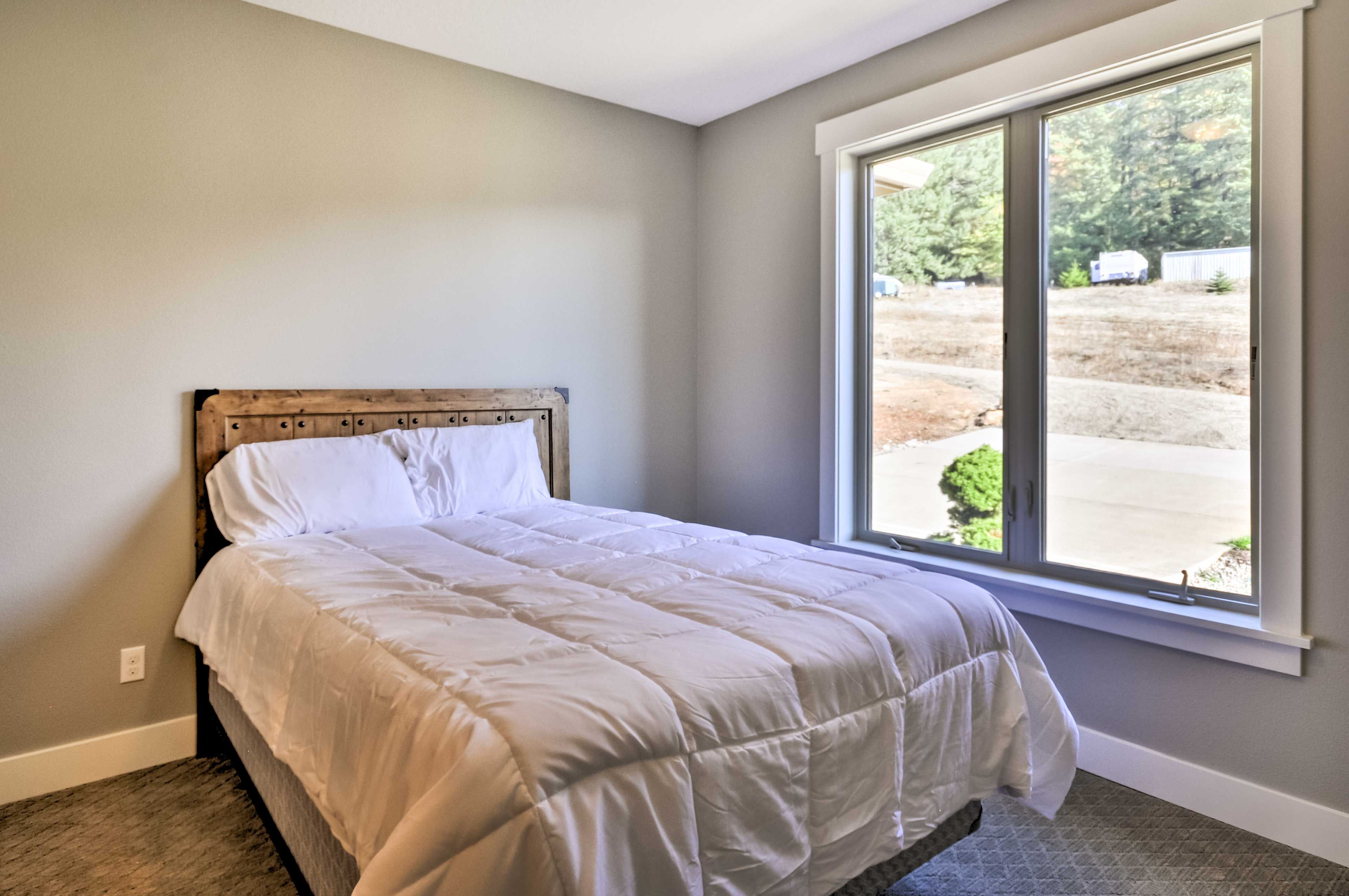 Bedroom 2 | Queen Bed