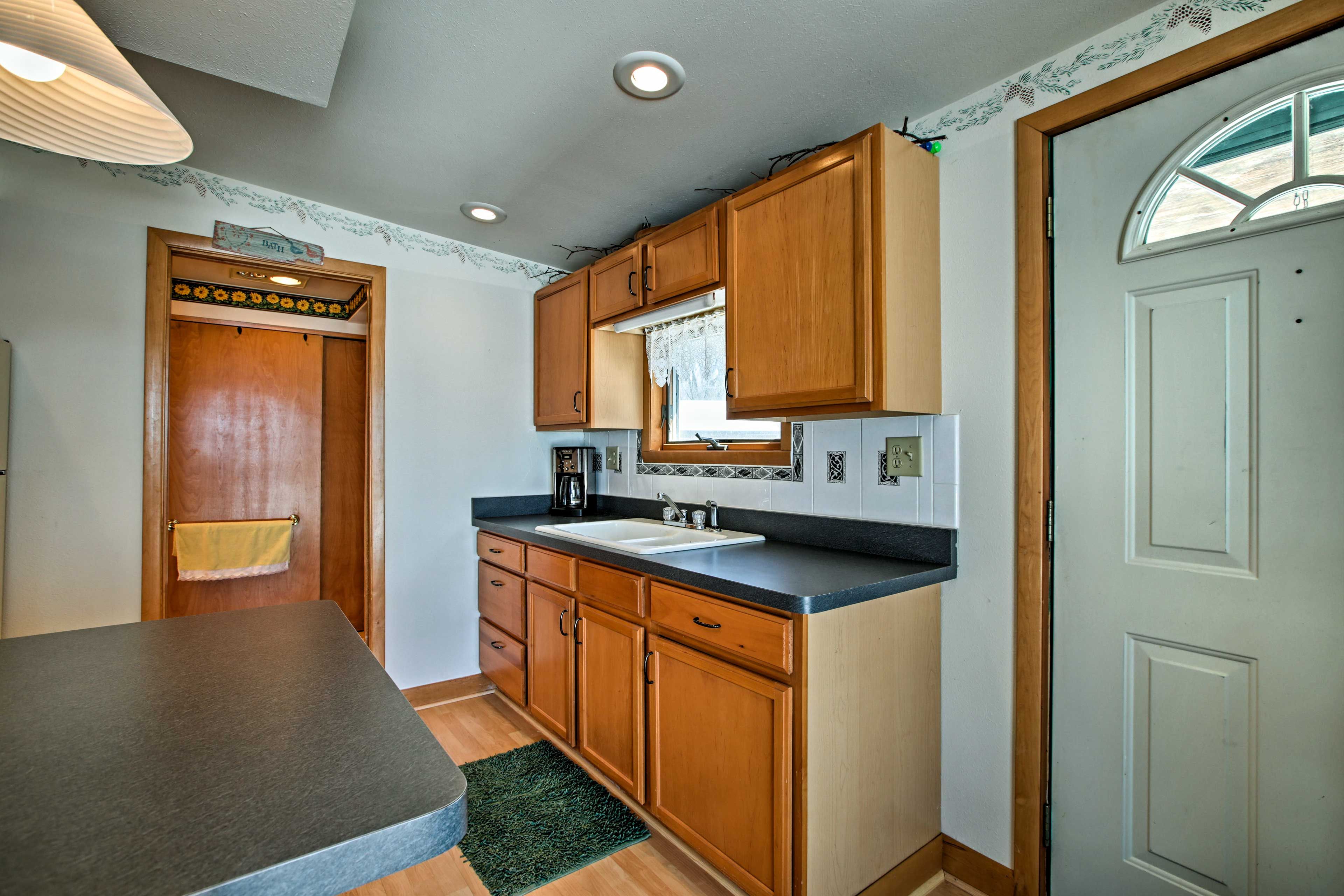 There's plenty of space for helping hands in the kitchen.