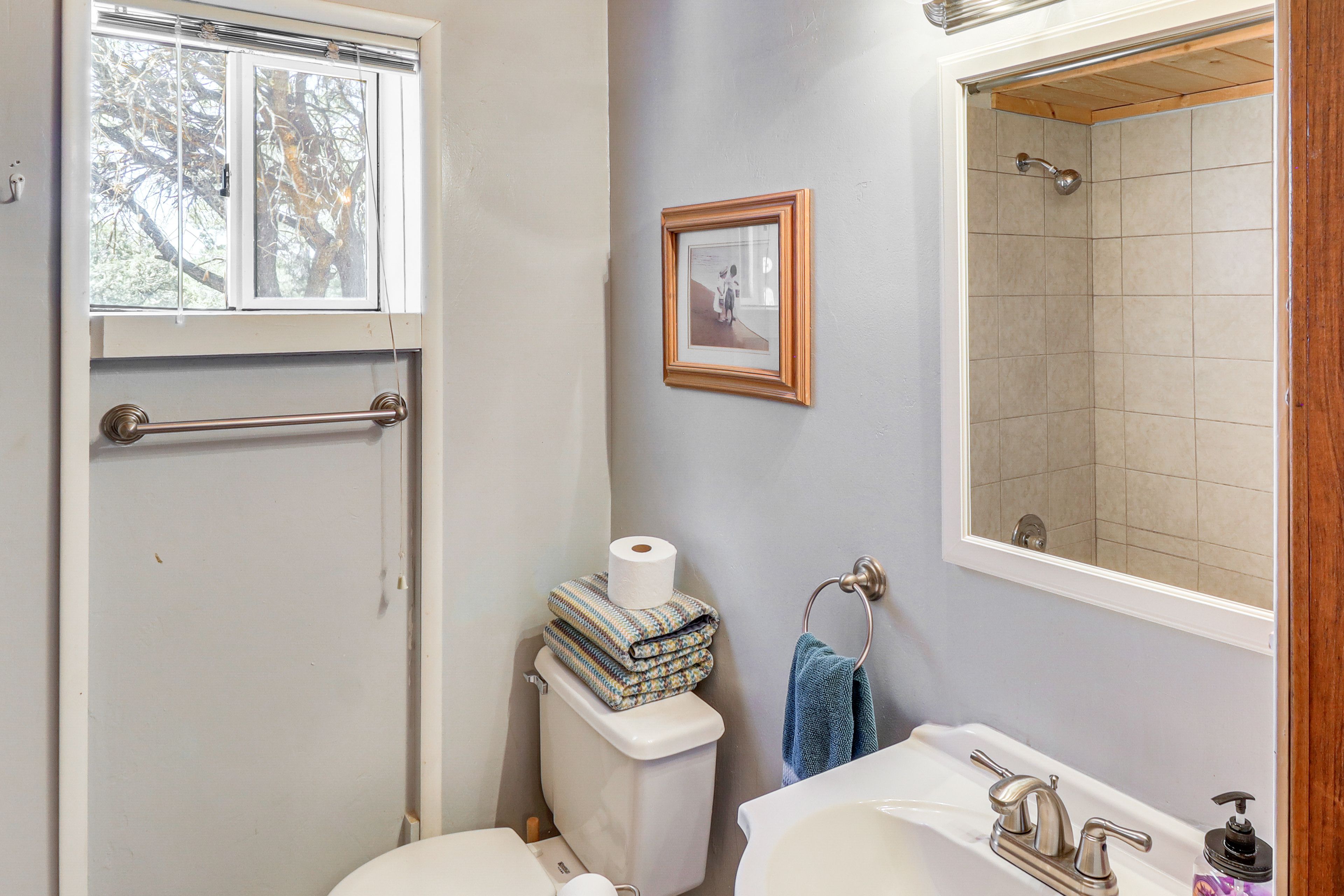 Full Bathroom | Complimentary Toiletries