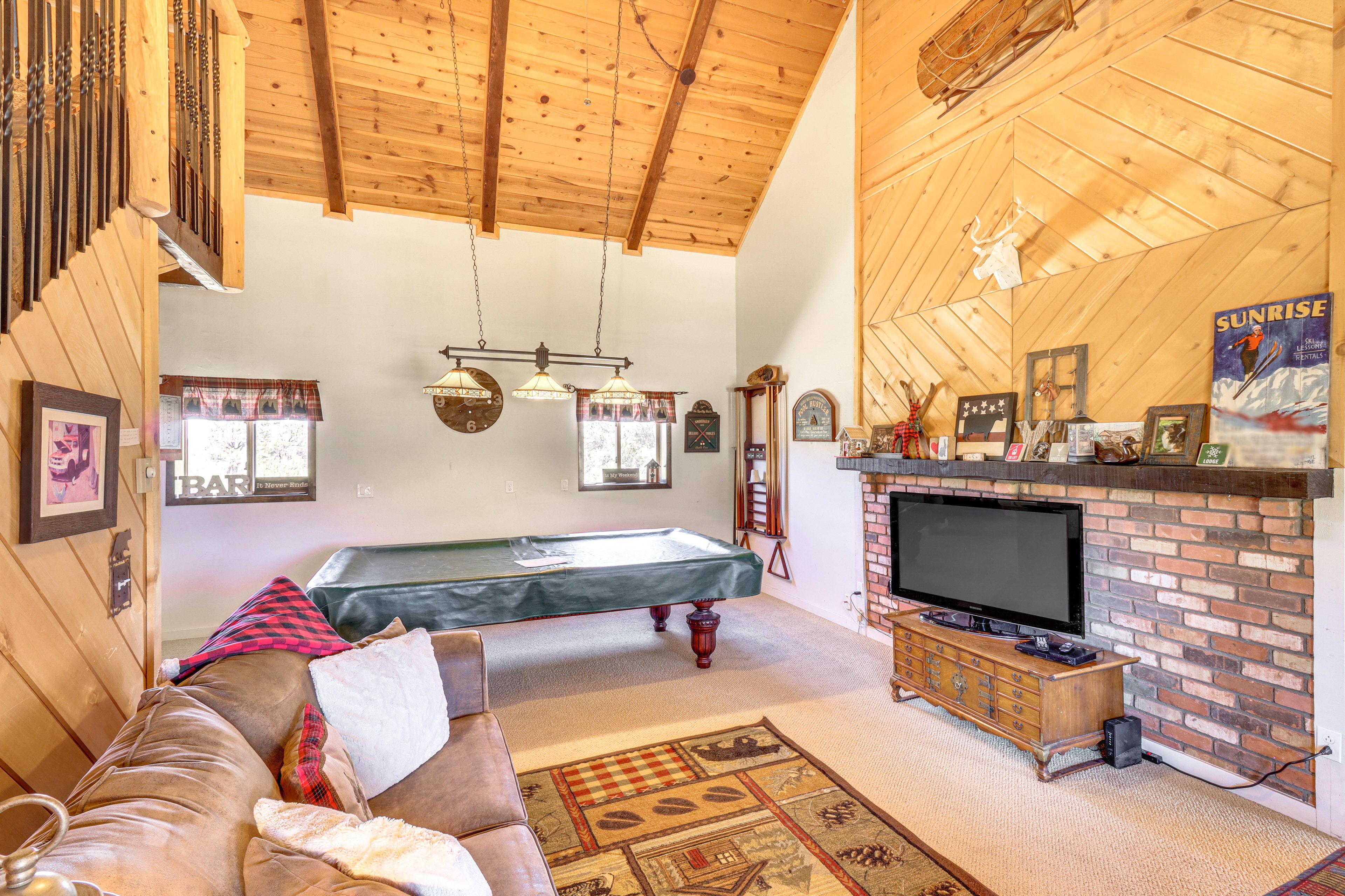 Game Room | Free WiFi | Pool Table | Central Heating & Air Conditioning