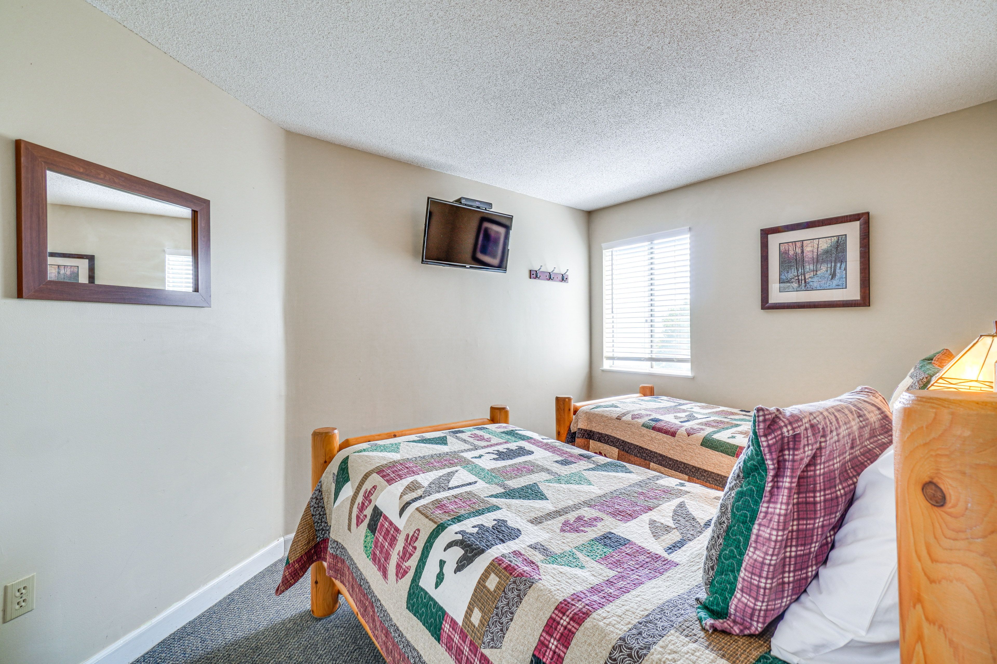 Bedroom 2 | 2 Twin Beds | Flat-Screen TV