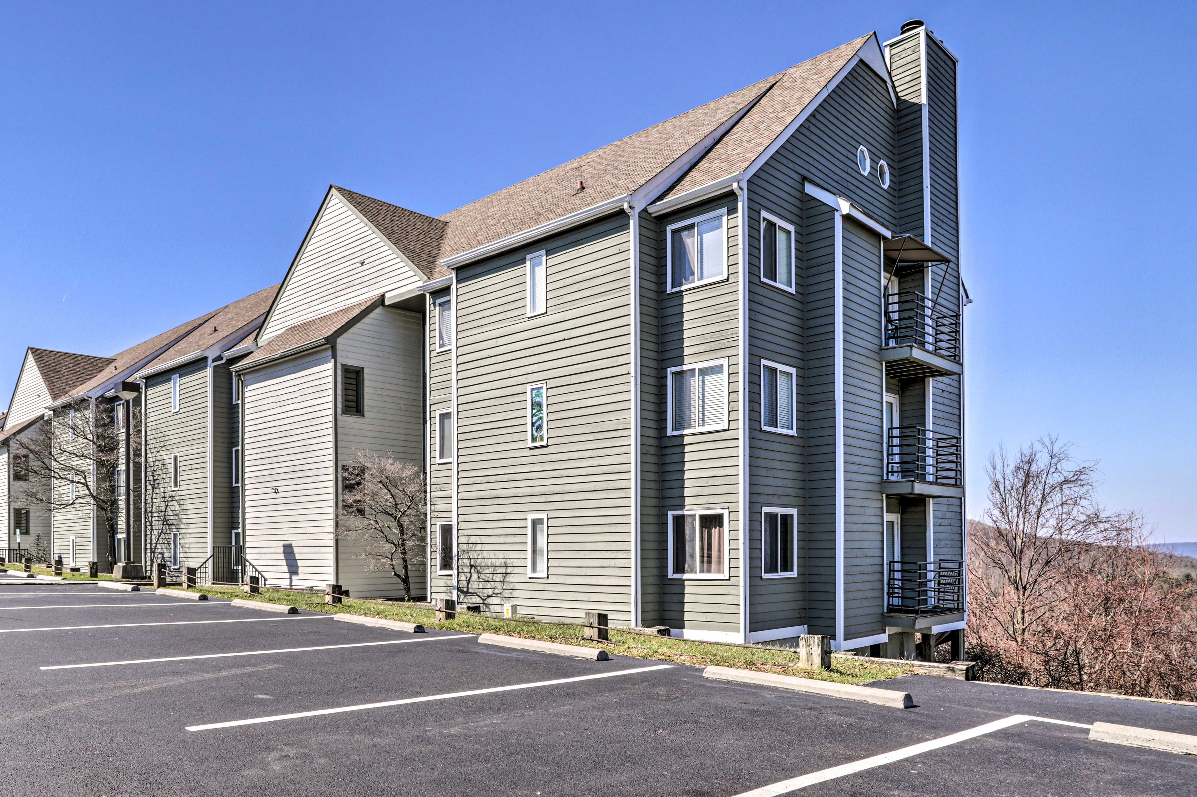 Exterior | Parking | Community Parking Lot (2 Vehicles)
