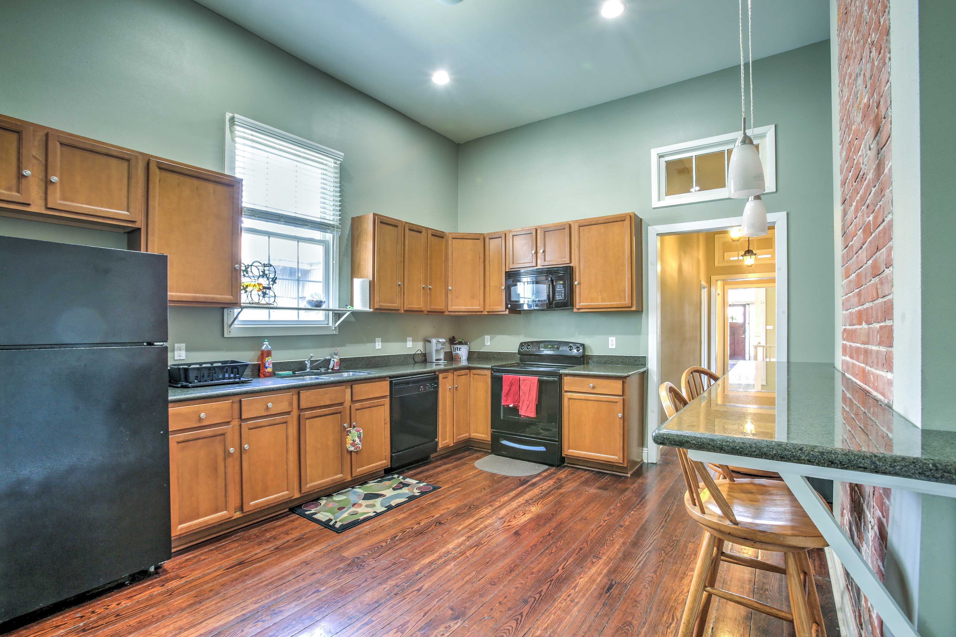 The wraparound counter has plenty of space for you to prepare any meal.