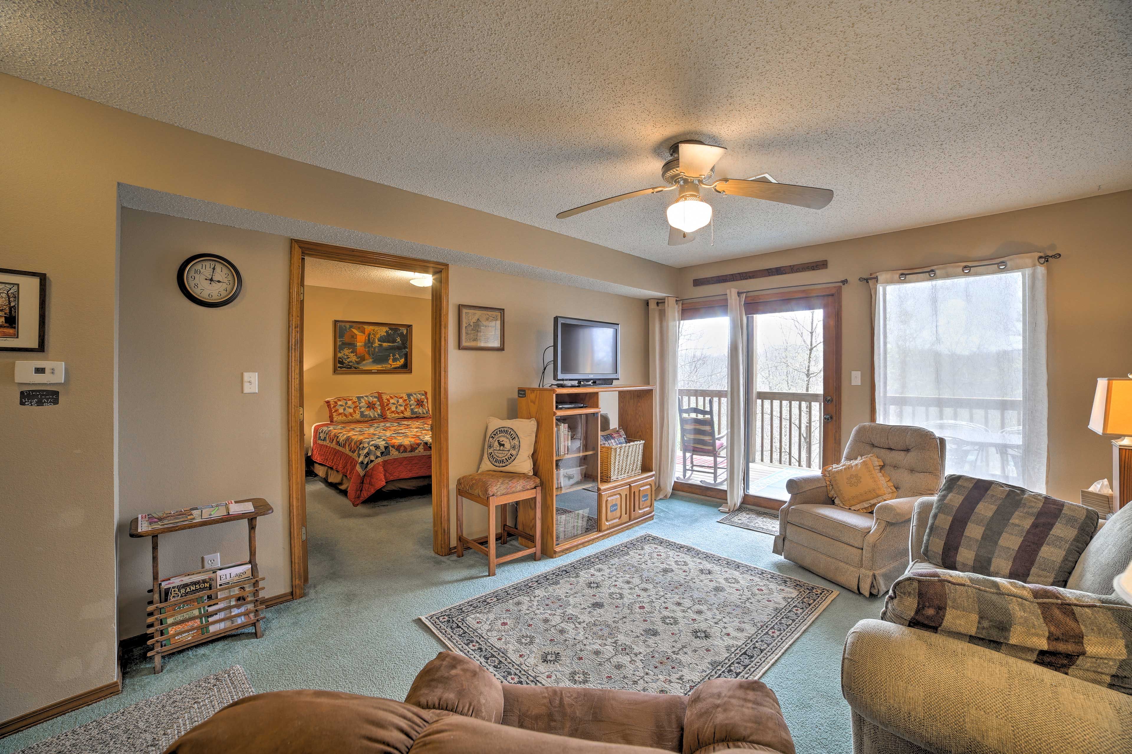 Living Room | Free WiFi | Central A/C | Smart TV