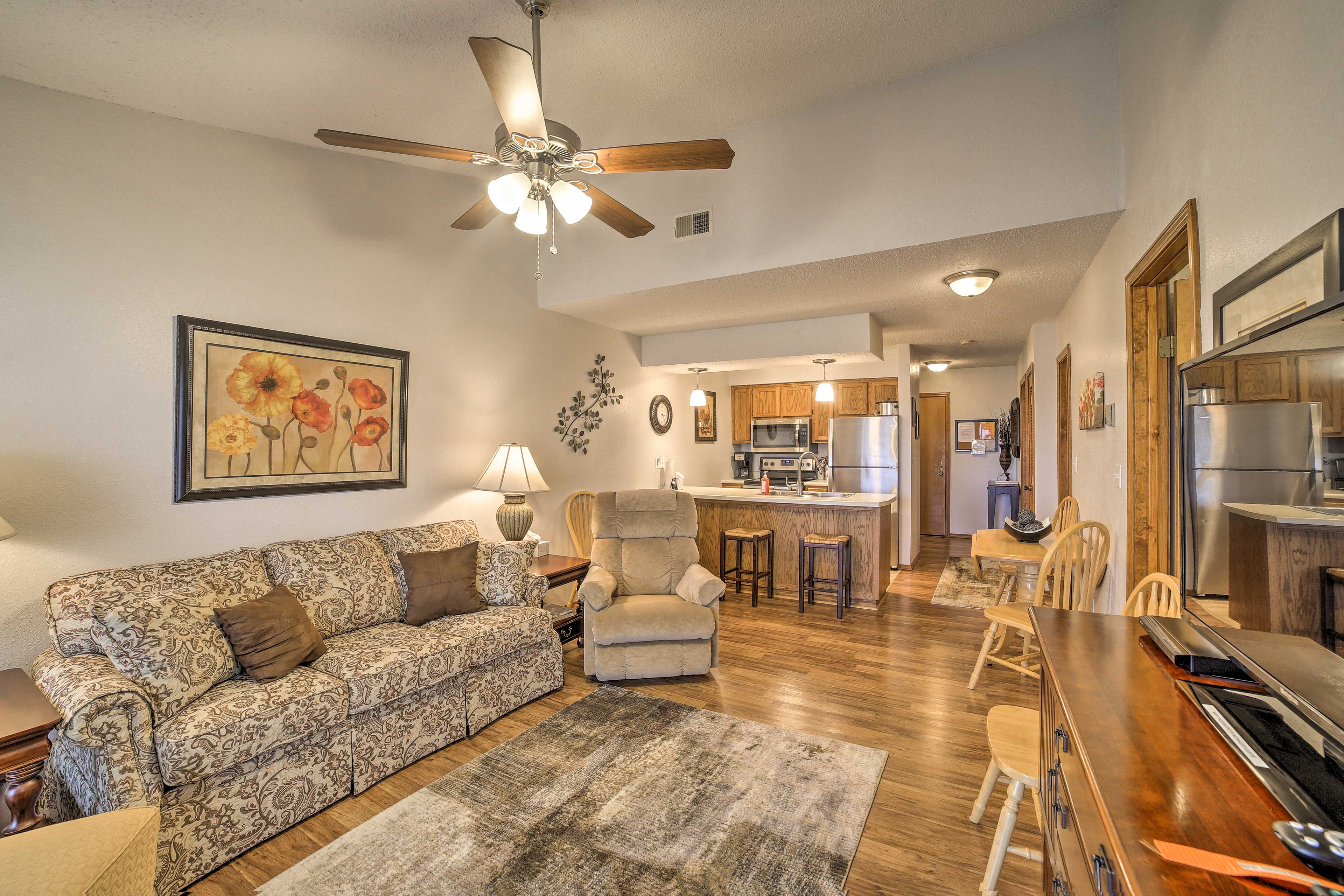 Unwind in this 2-bedroom, 2-bathroom vacation rental condo in Branson West.