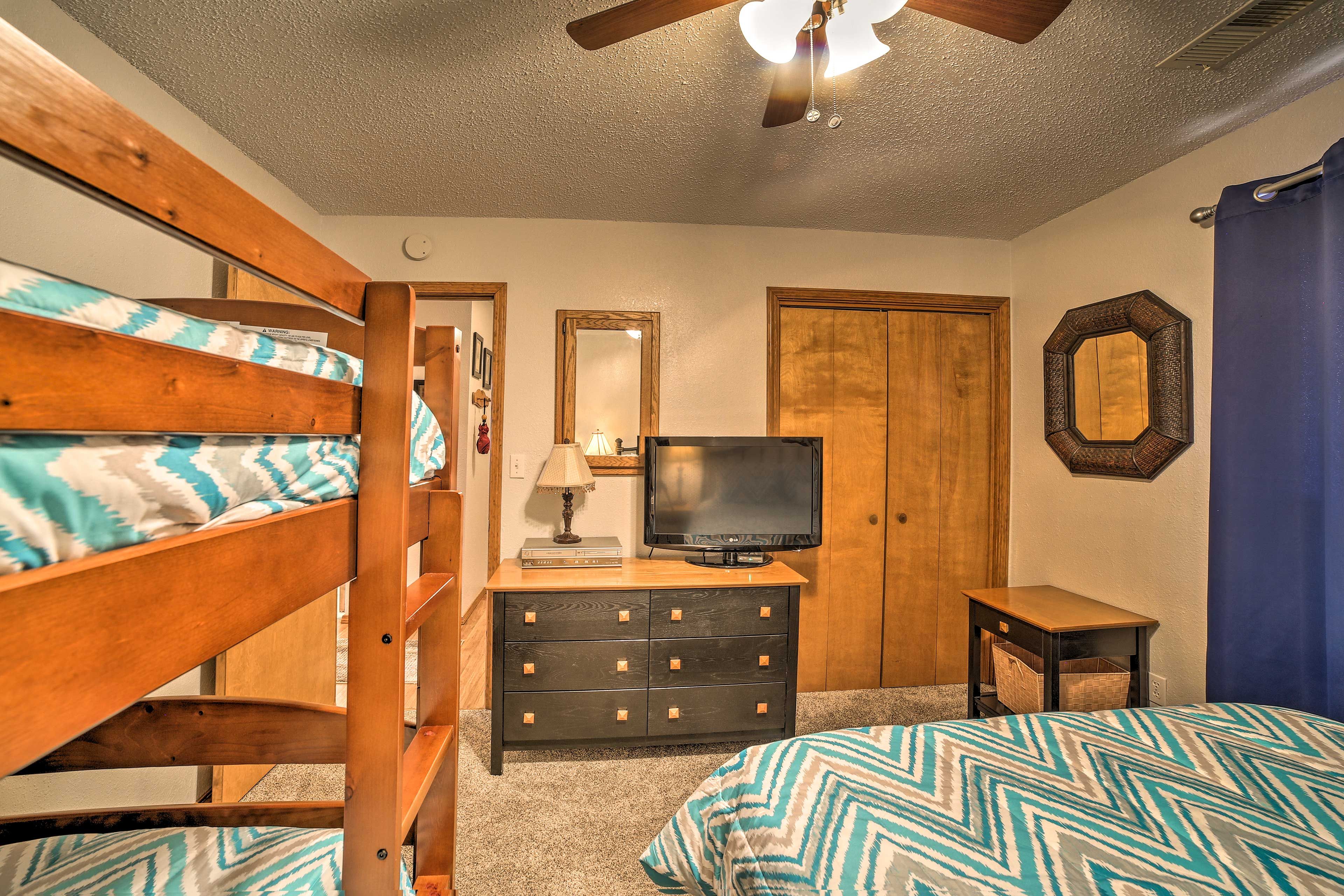 This room also boasts a flat-screen cable TV.