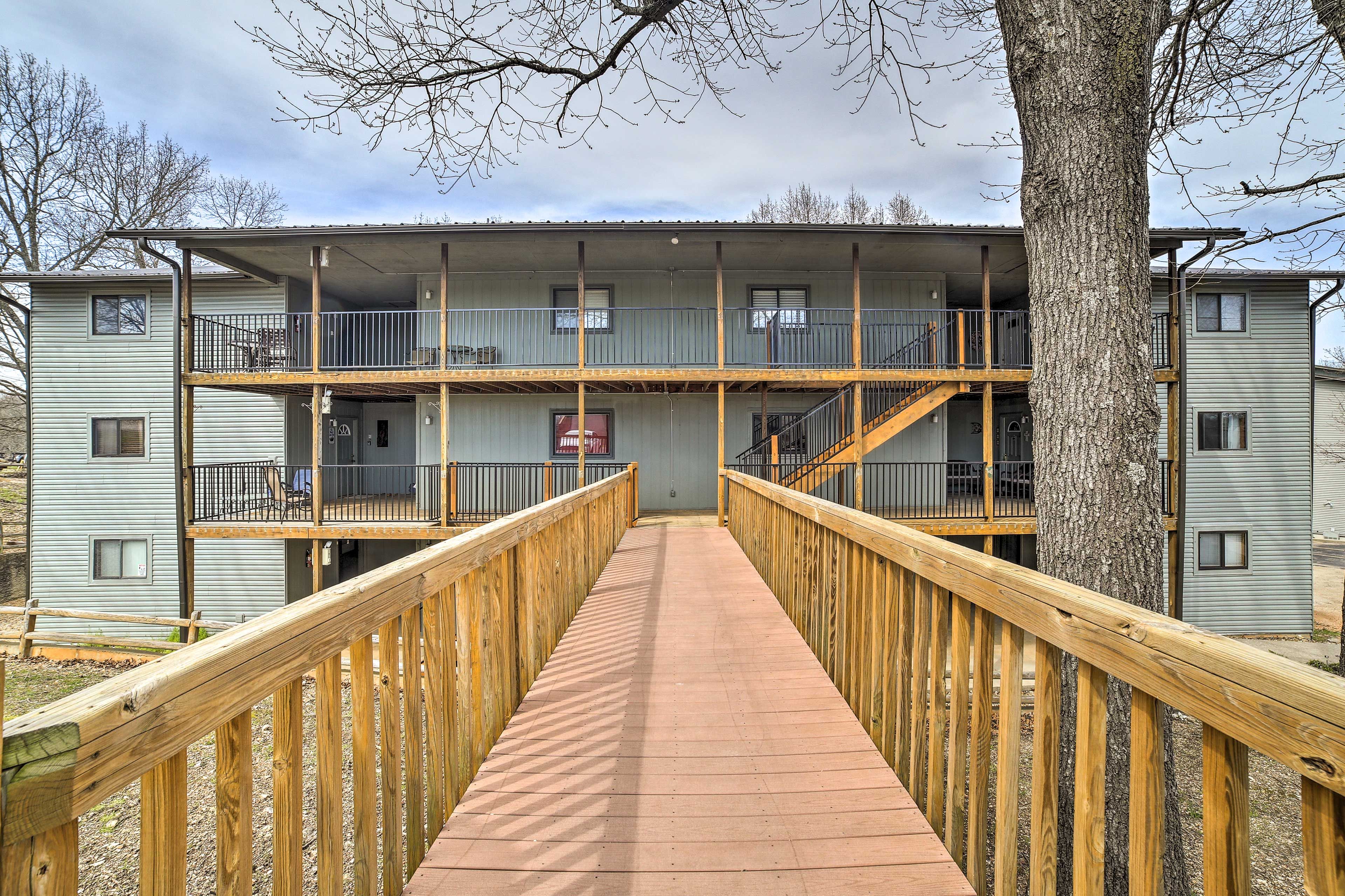 Just 2 miles from Silver Dollar City, this home is great for families.