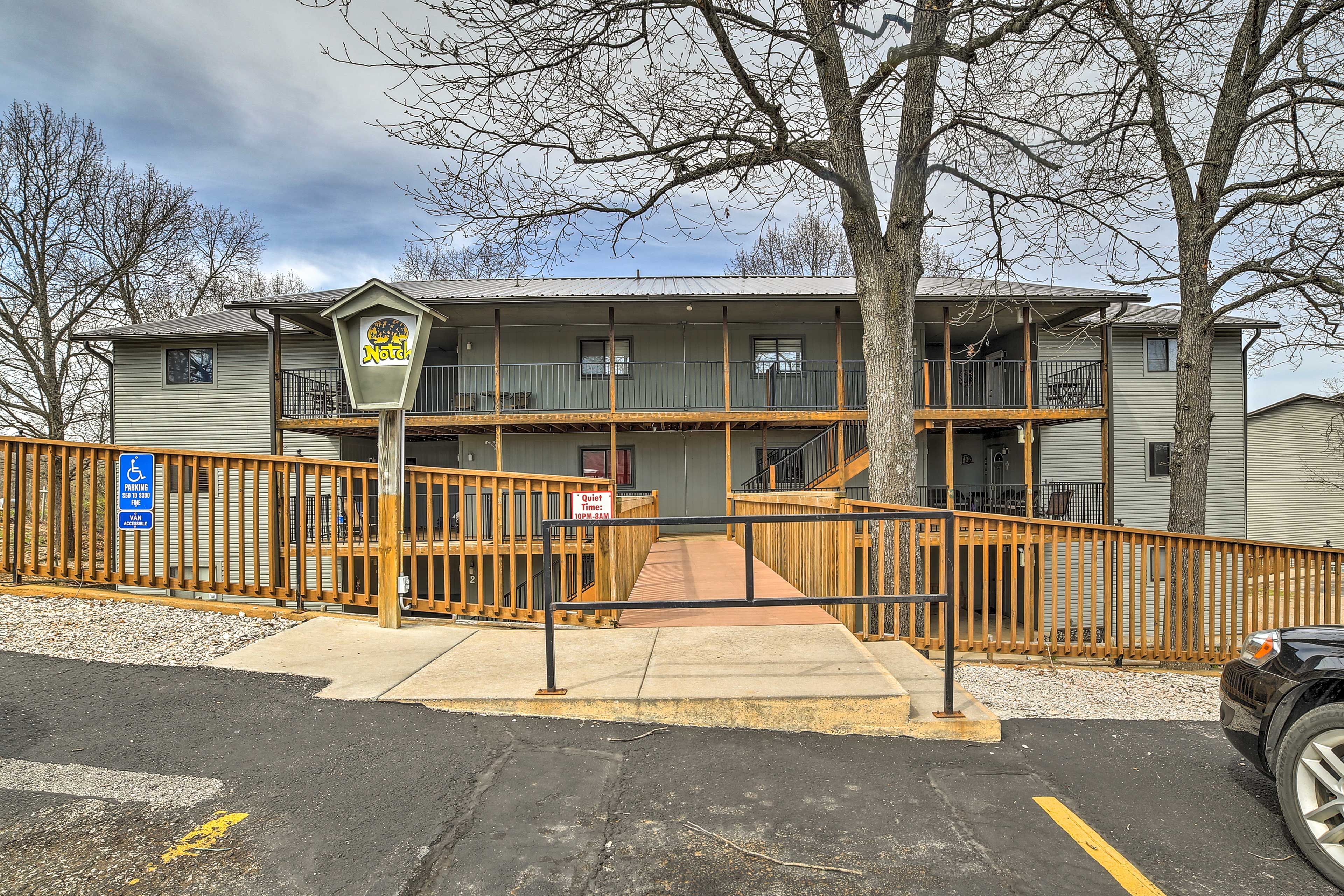 This condo is just a short ride from the Branson Strip and Table Rock Lake.