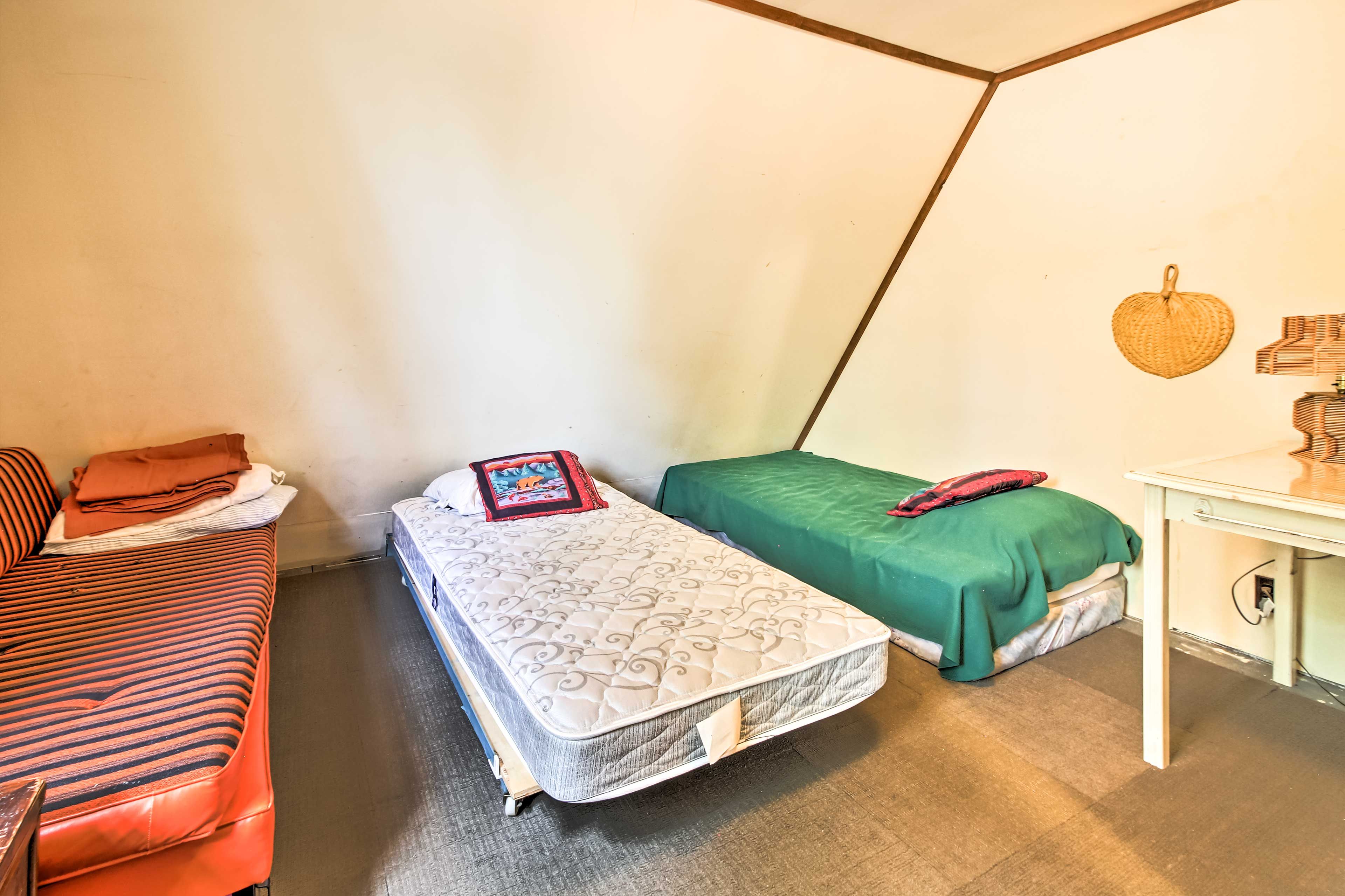 Bedroom 3 | 2 Twin Beds | Full Convertible Sofa