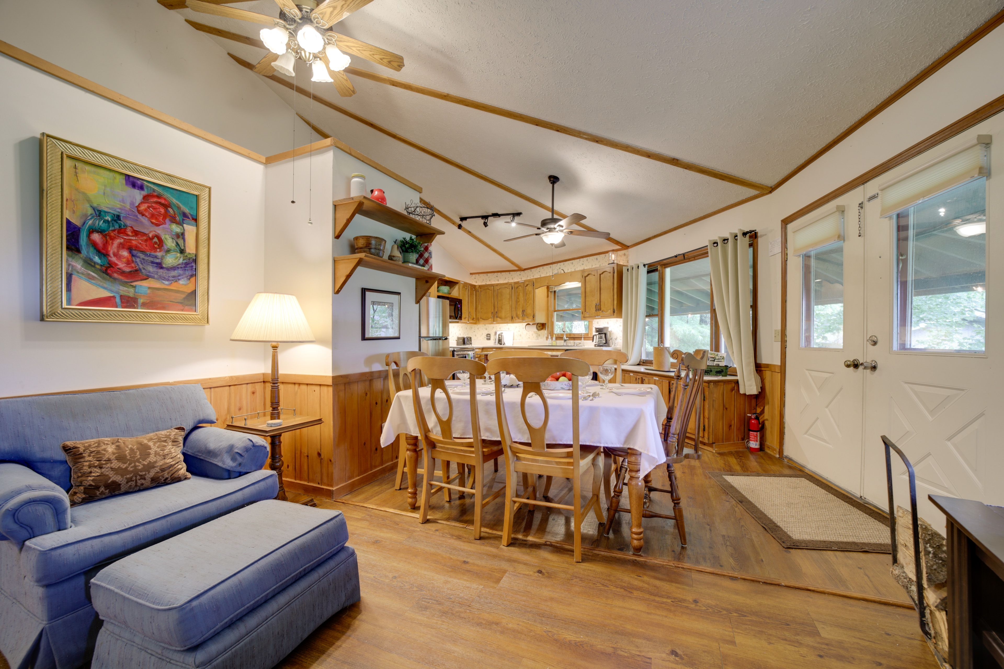 Dining Area | Dishware & Flatware Provided