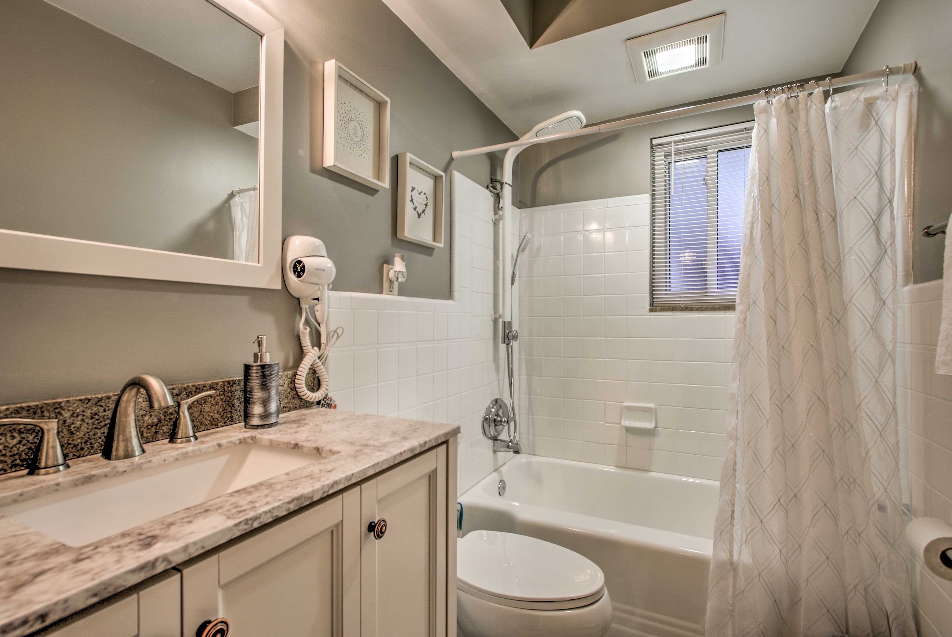 Freshen up in the newly updated full bathroom.