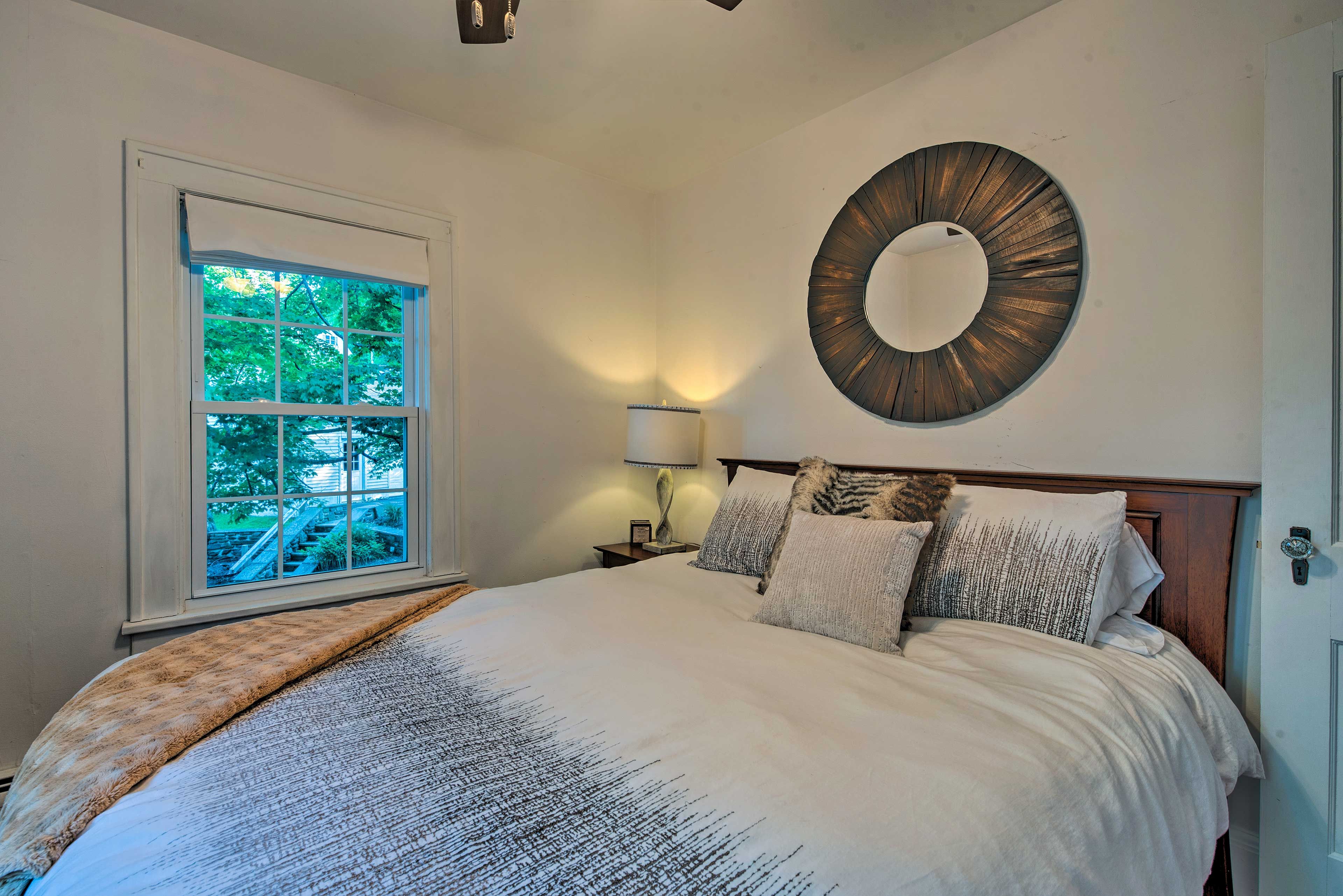 Bedroom 2 | Queen Bed