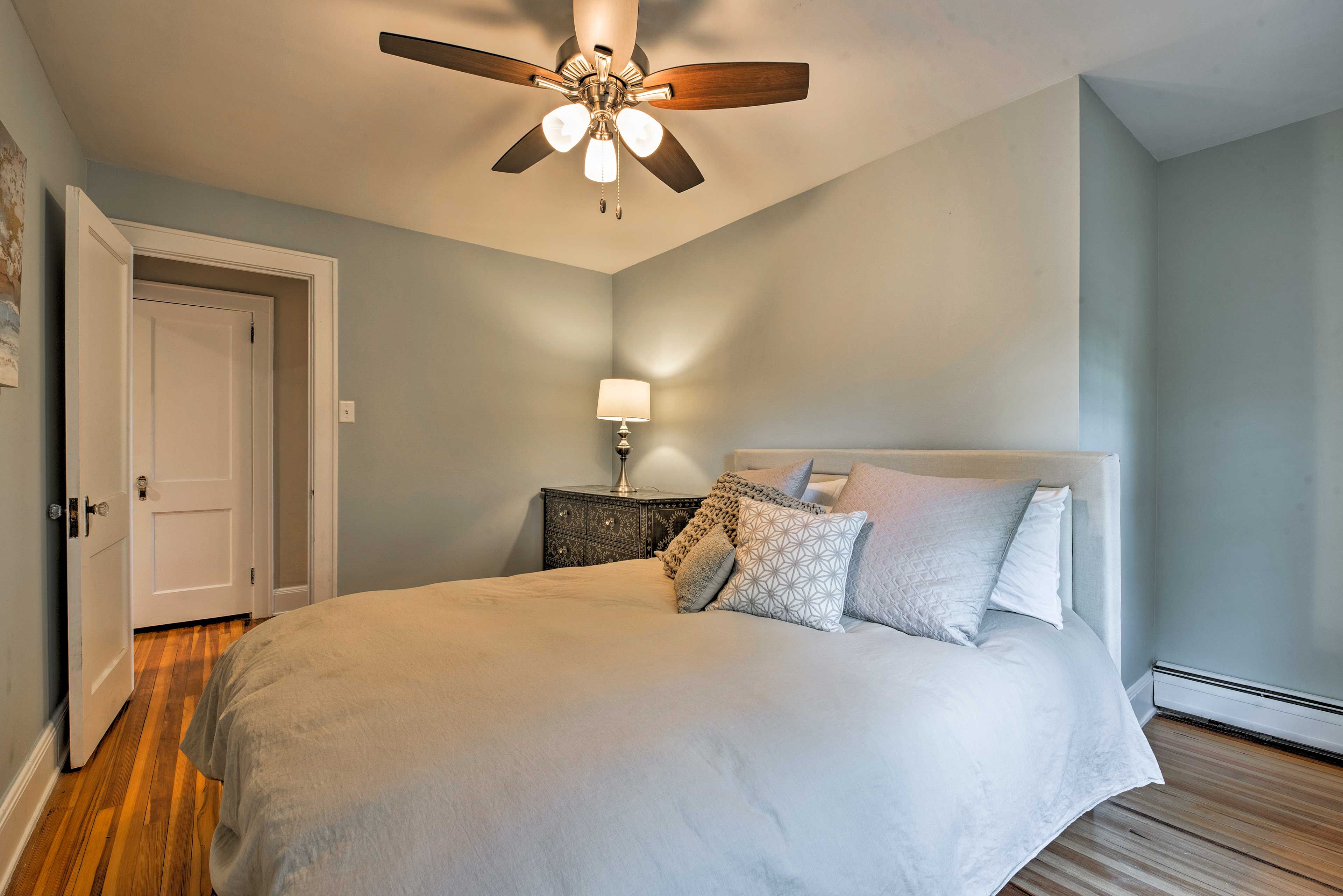 Bedroom 3 | Queen Bed