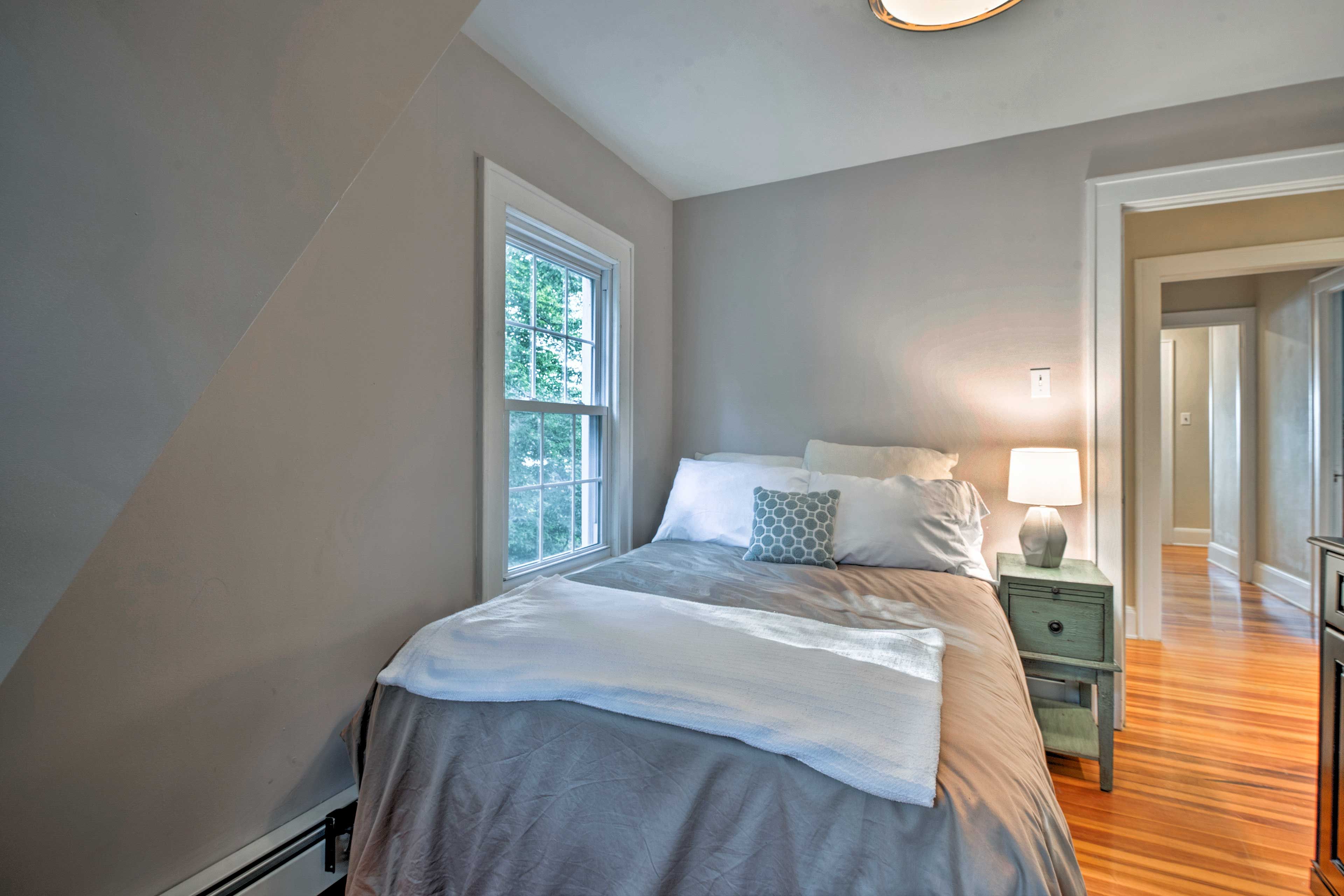 Bedroom 5 | Full Bed | In-Home Laundry Machines
