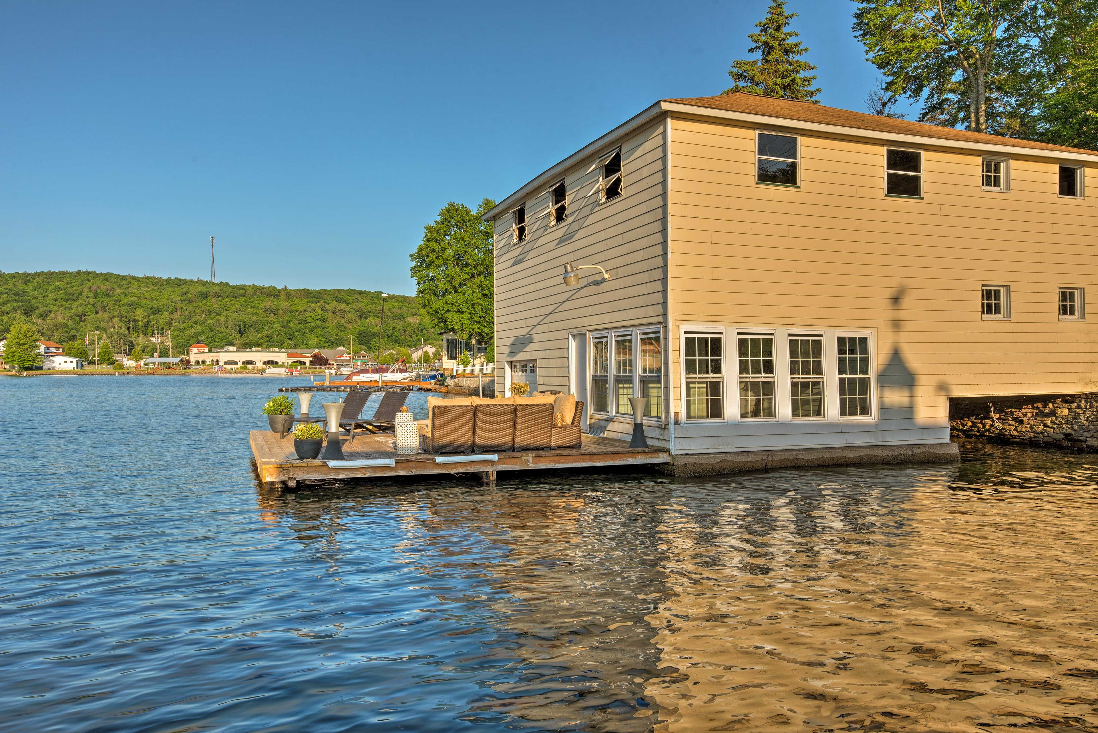 Exterior | Boathouse