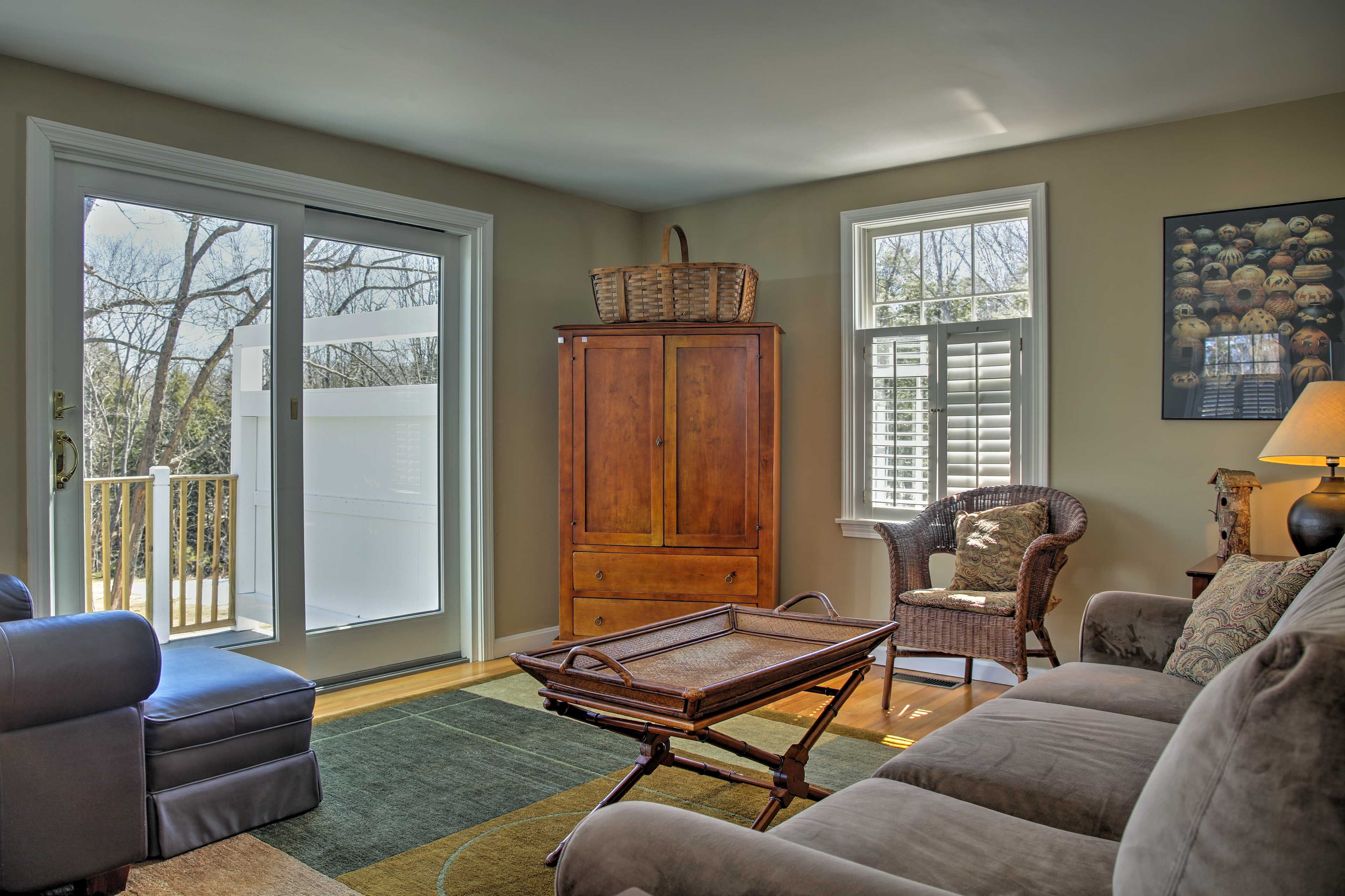 Living Room | Deck Access