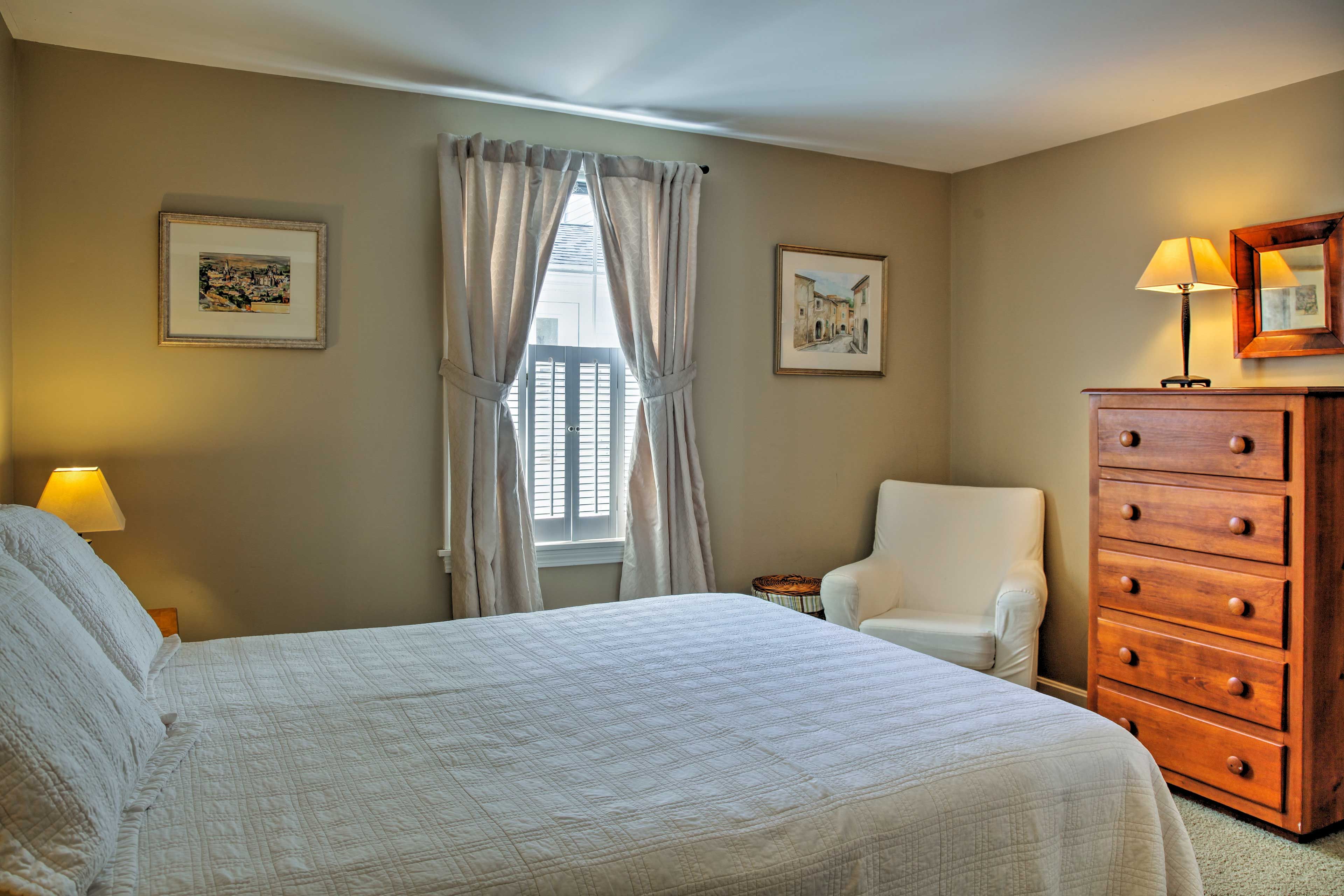 Bedroom | Queen Bed