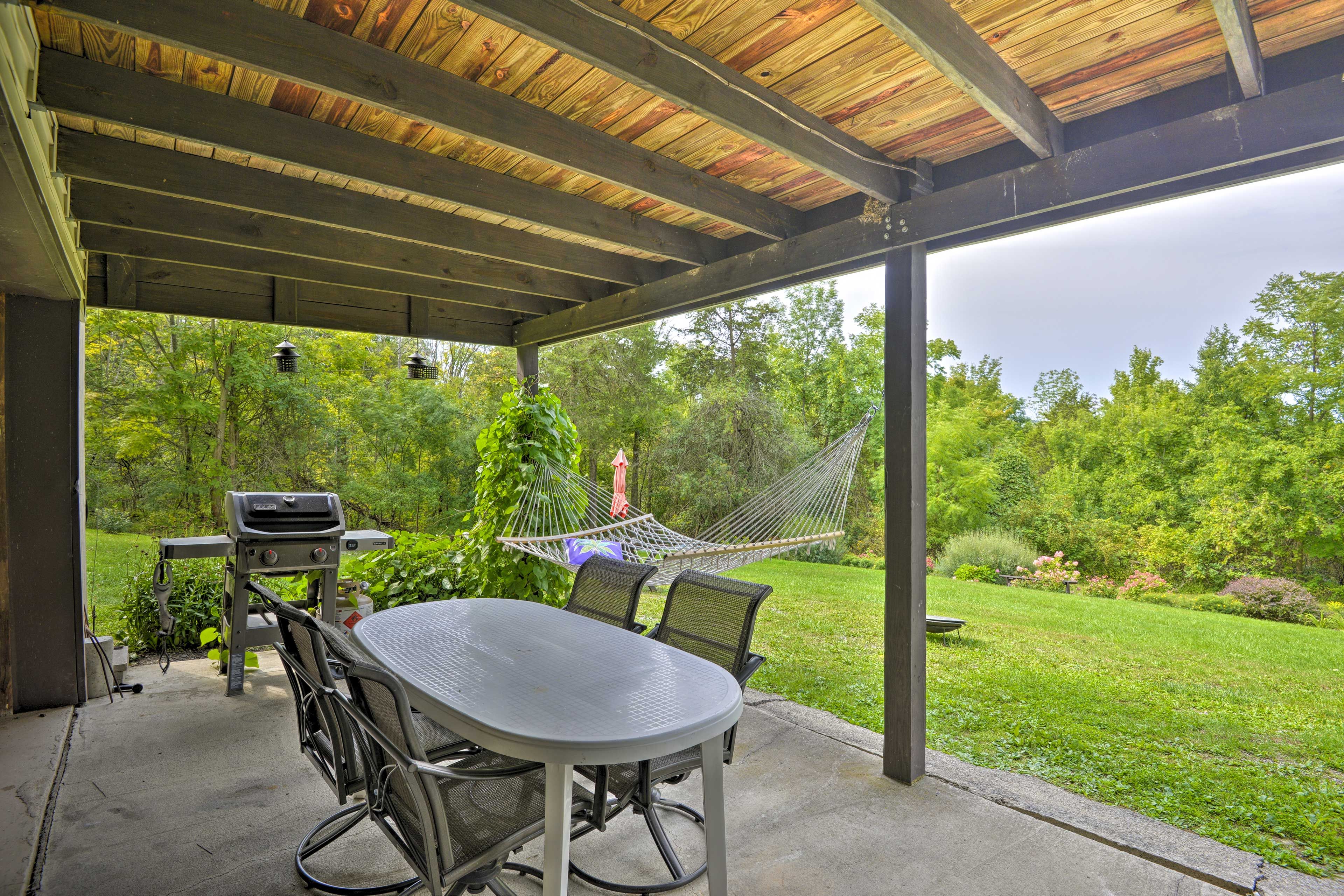 Covered Patio | Gas Grill