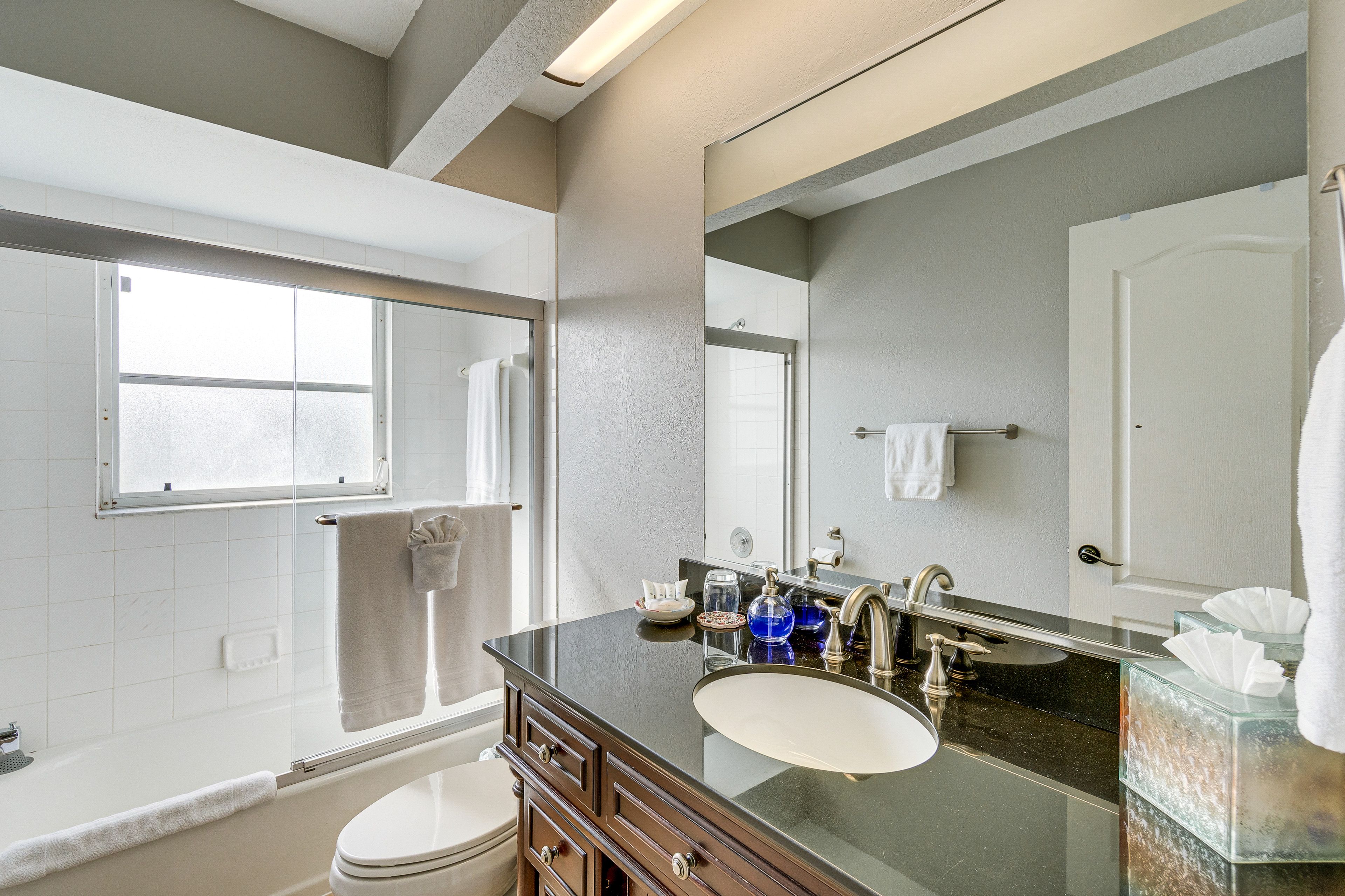 Full Bathroom | Shower/Tub Combo | Hair Dryer