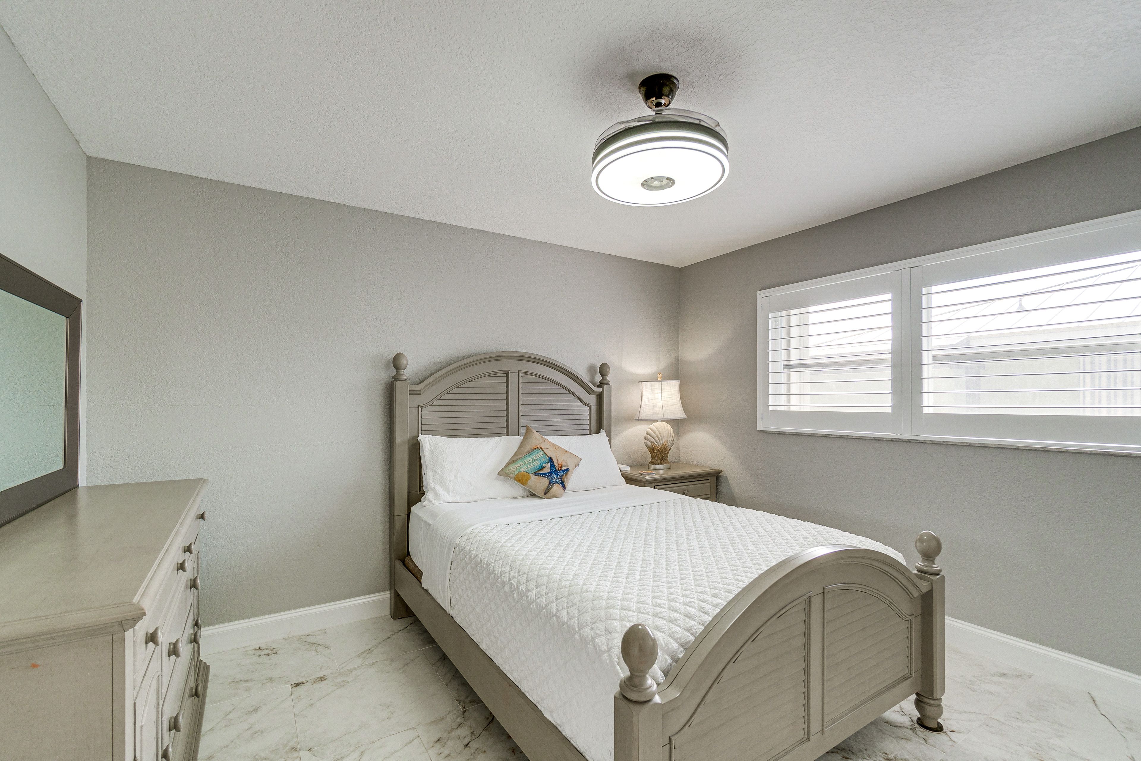 Bedroom 3 | Queen Bed