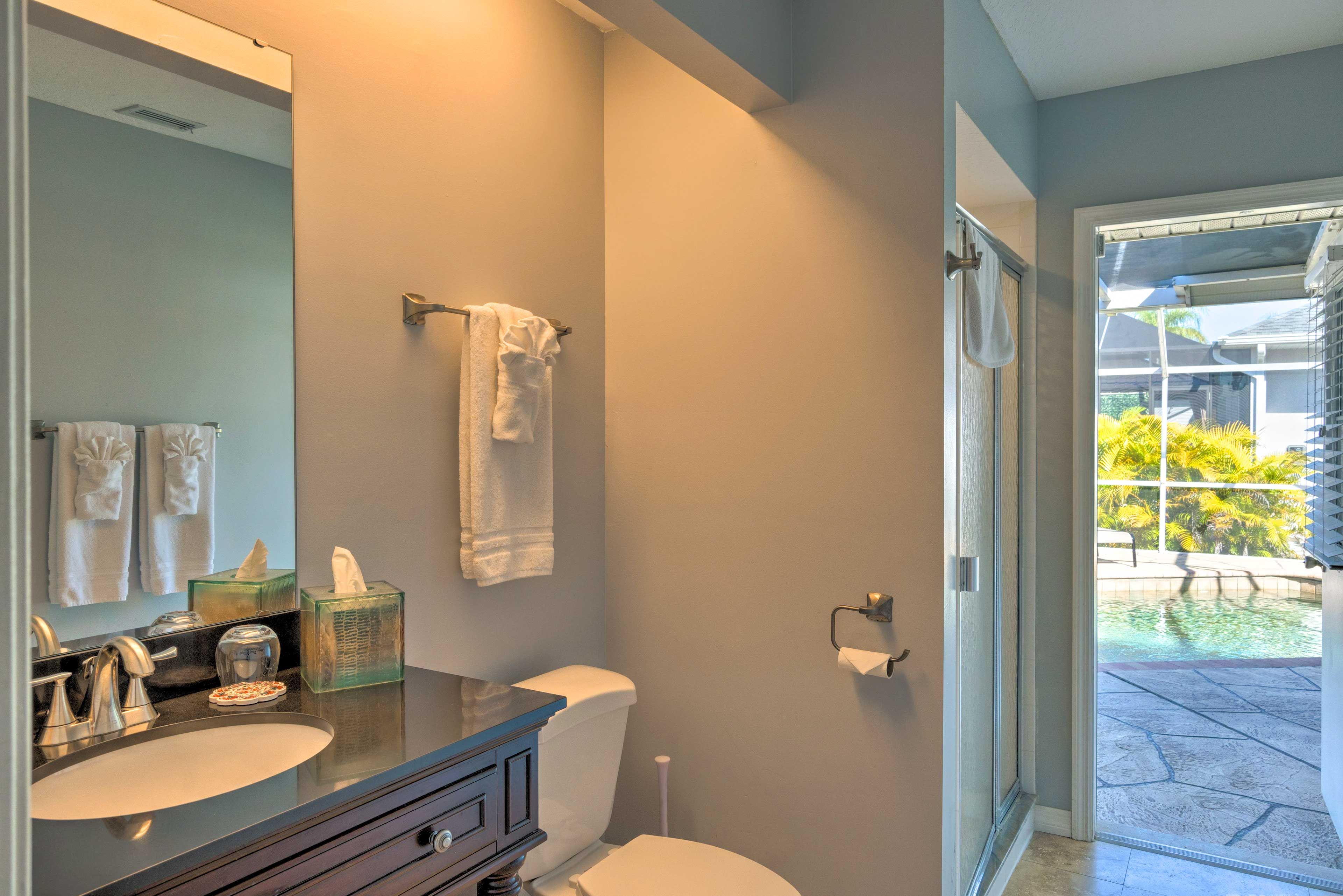 Full Bathroom | Walk-In Shower | Hair Dryer | Towels Provided