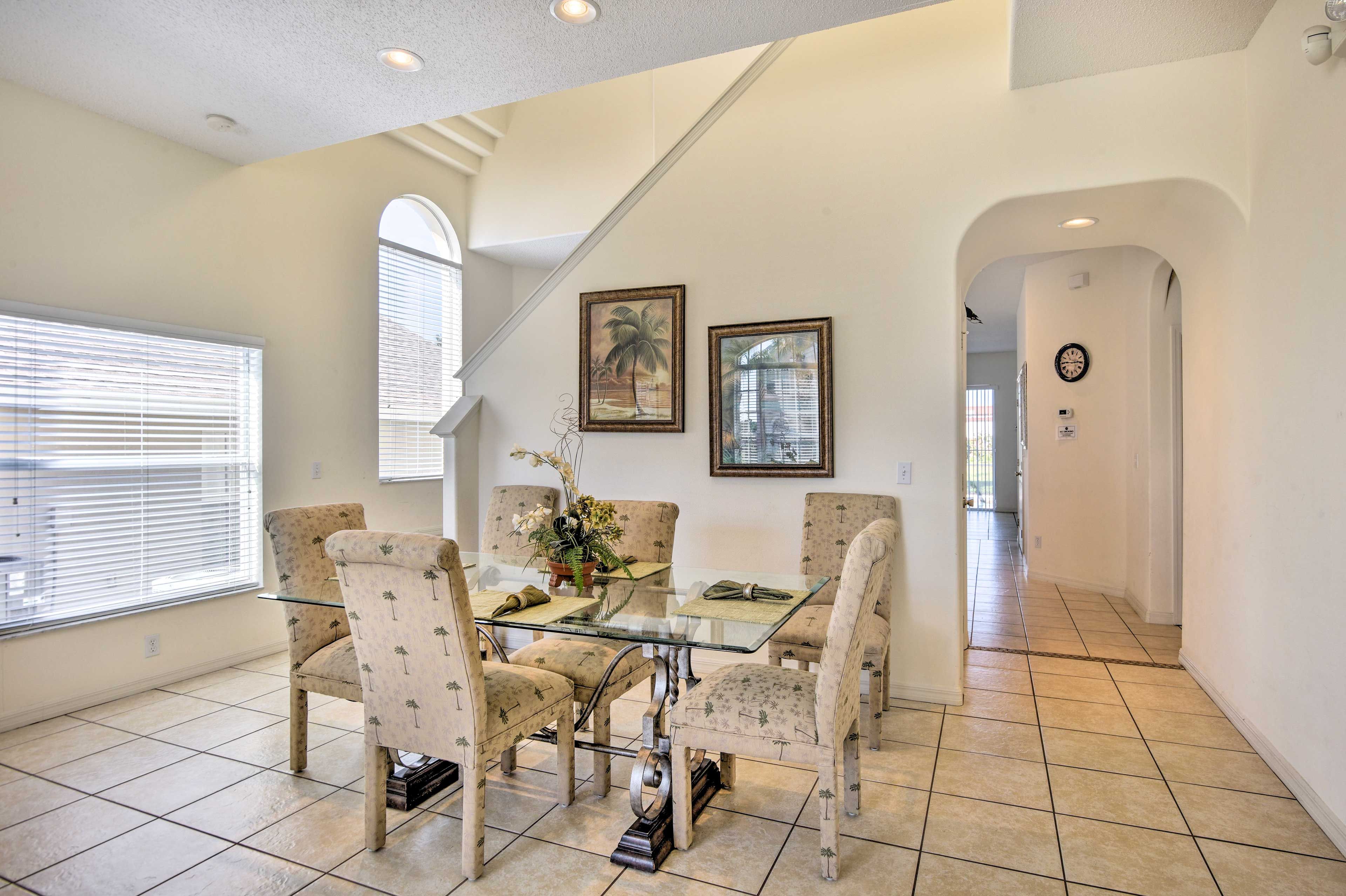 Dining Area | Dishes & Flatware Provided