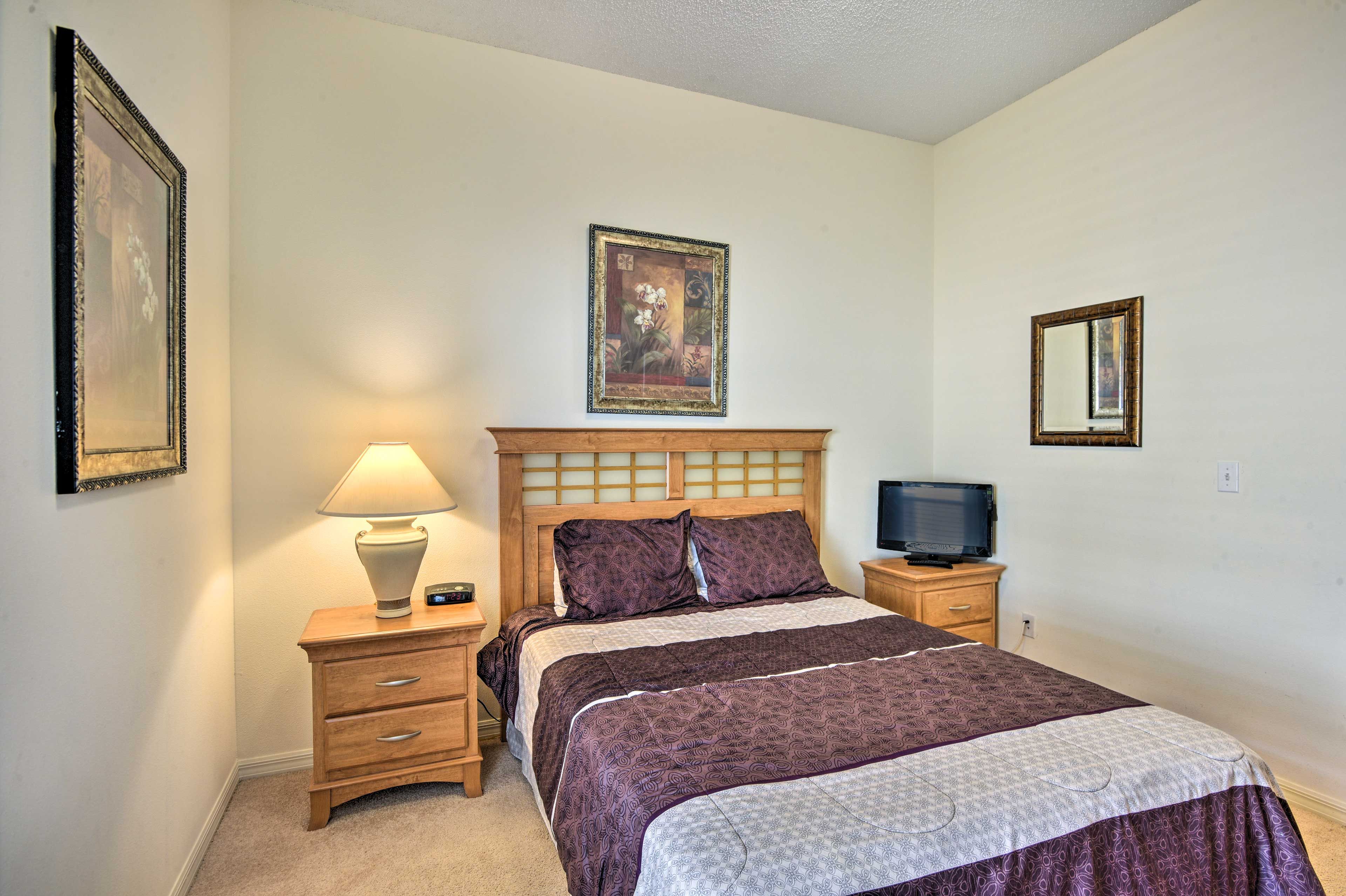 Bedroom 2 | Queen Bed
