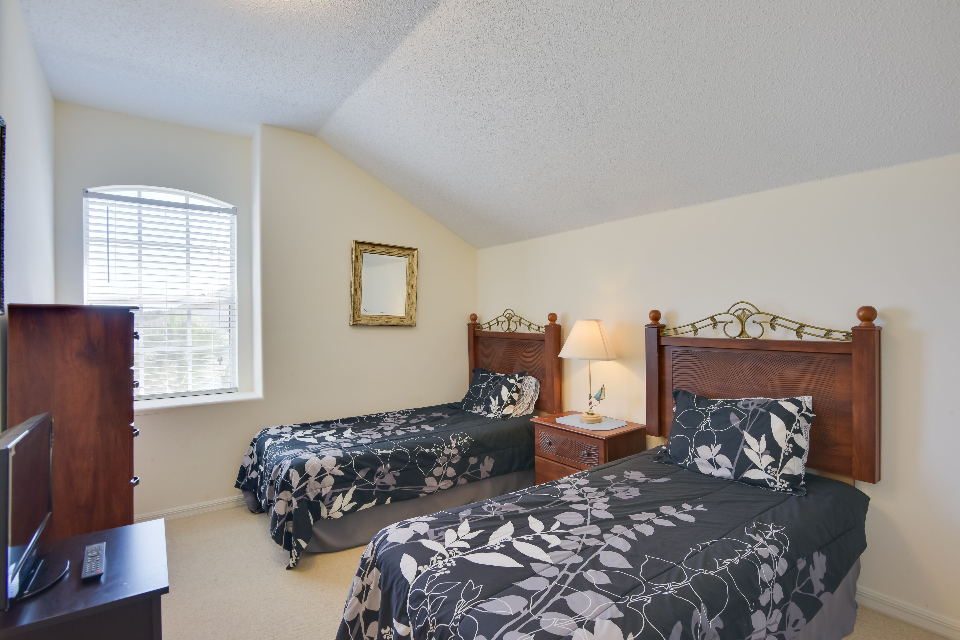 Bedroom 4 | 2 Twin Beds | 2nd Floor