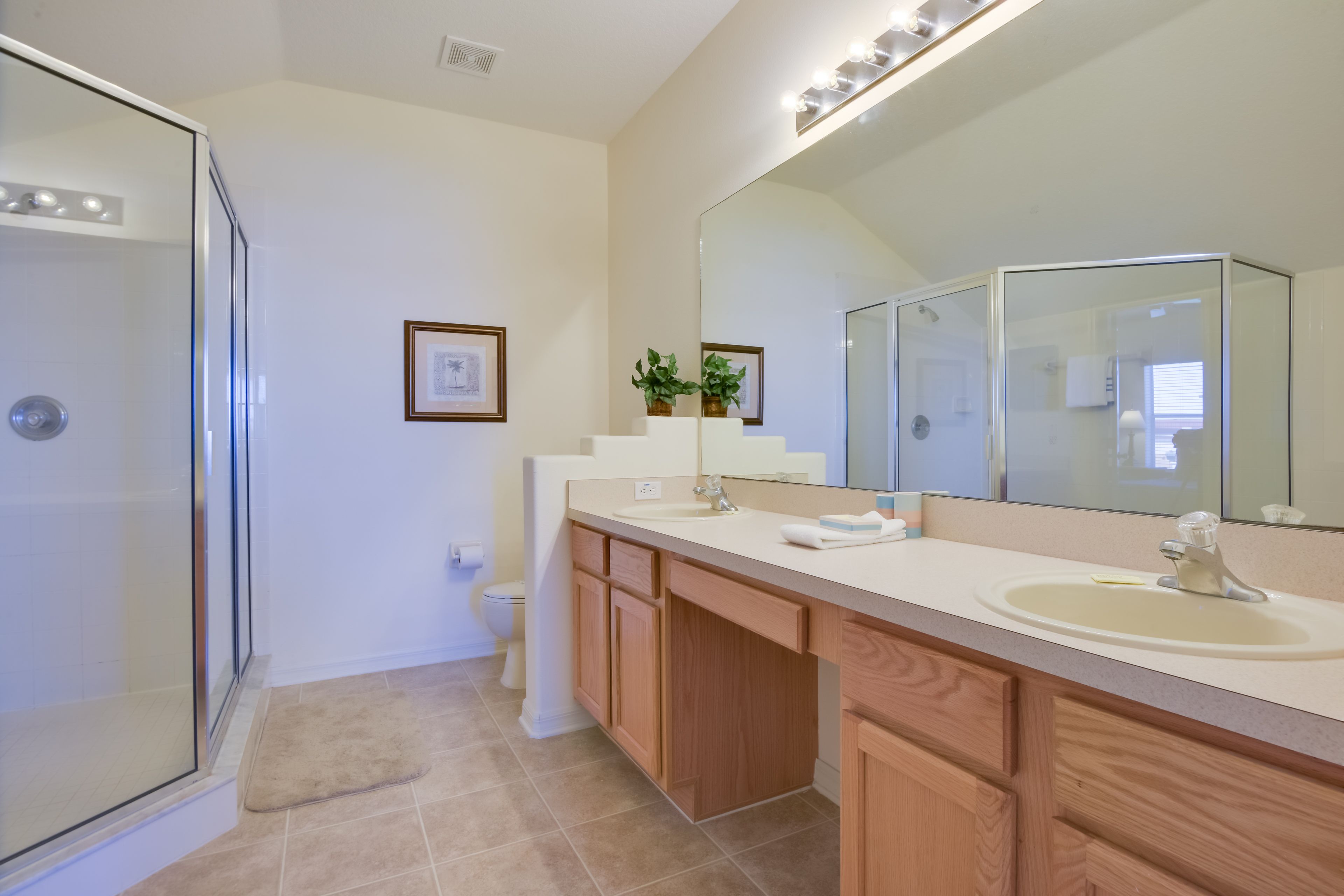 Full Bathroom | 2nd Floor