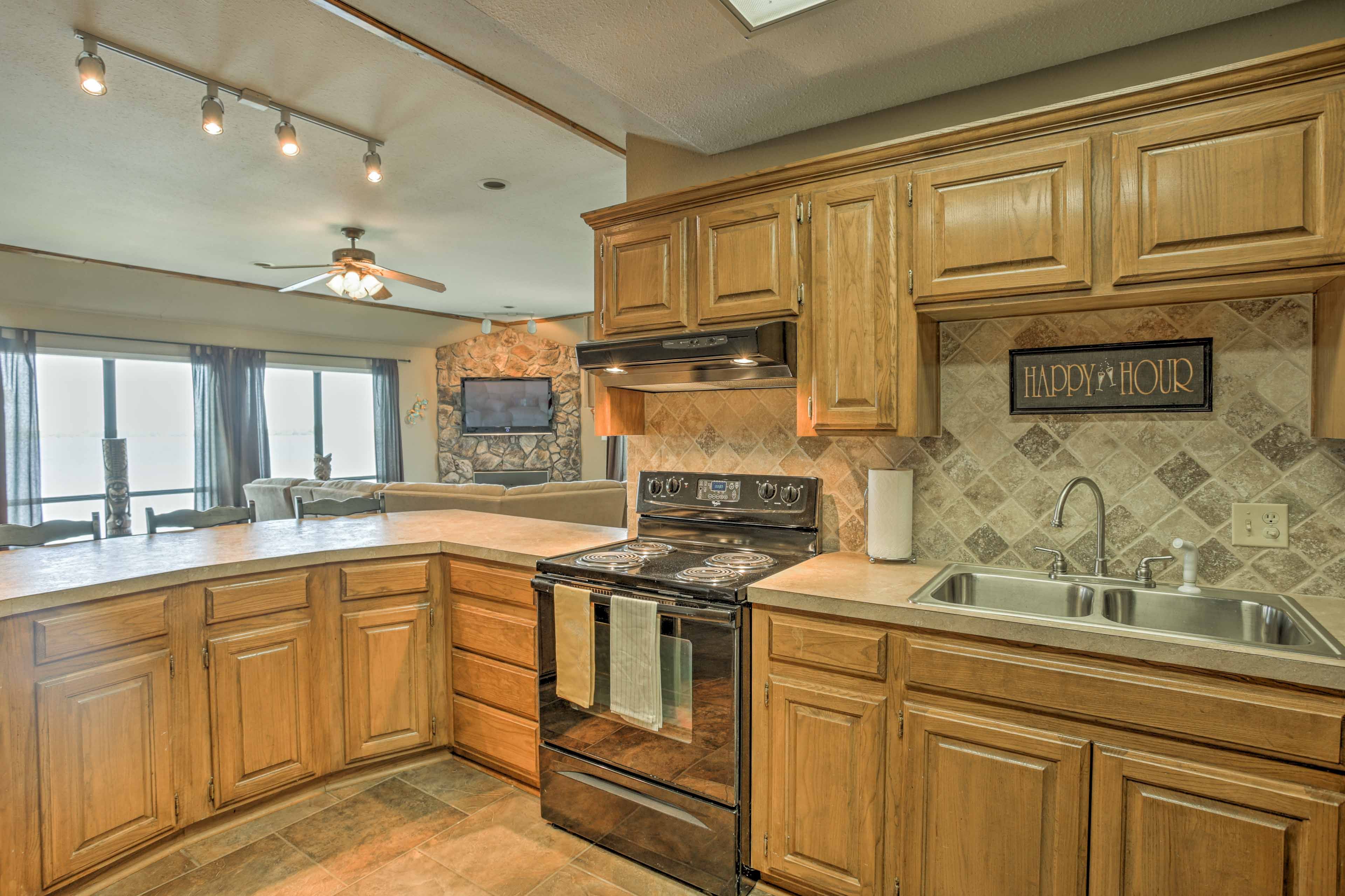 Keep the cook company at the breakfast bar with seating for 4.