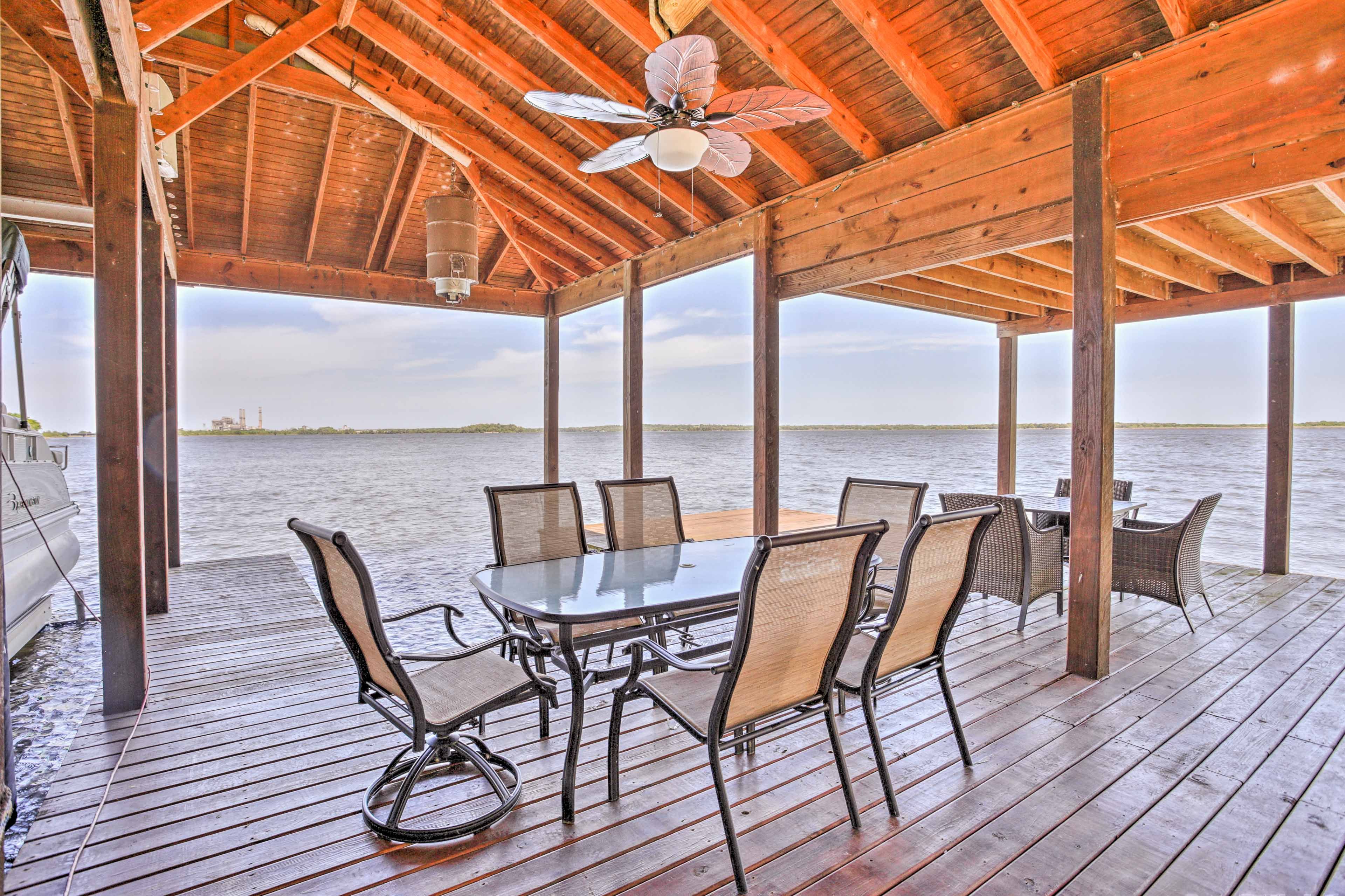 Dine al fresco at the outdoor table!