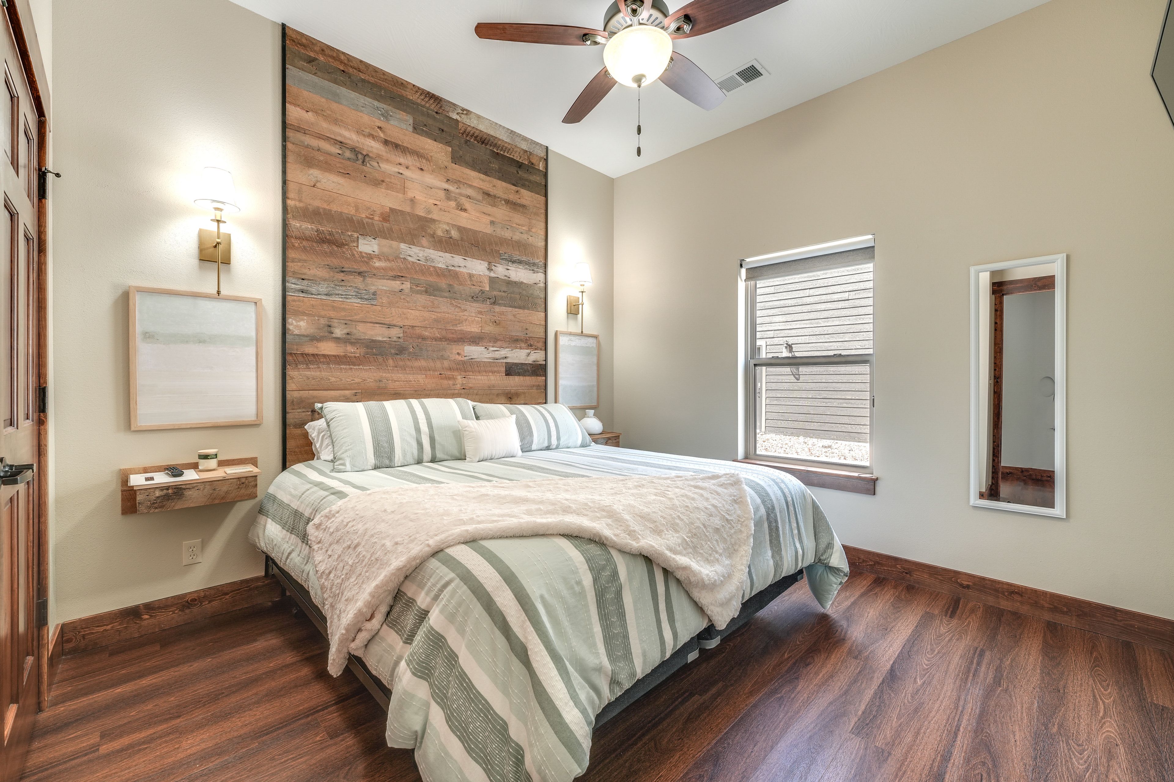 Bedroom 4 | King Bed