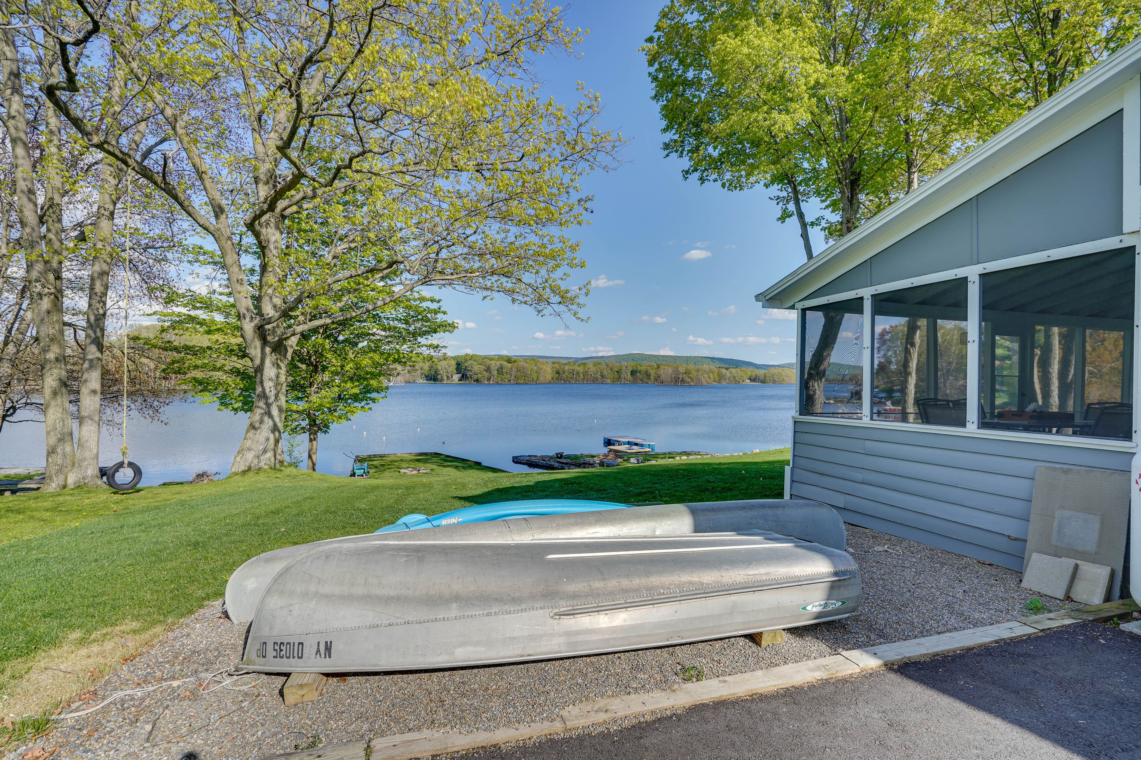 Lakefront Location | Paddleboards, Canoe, Kayaks, Rowboat, & Floats Provided