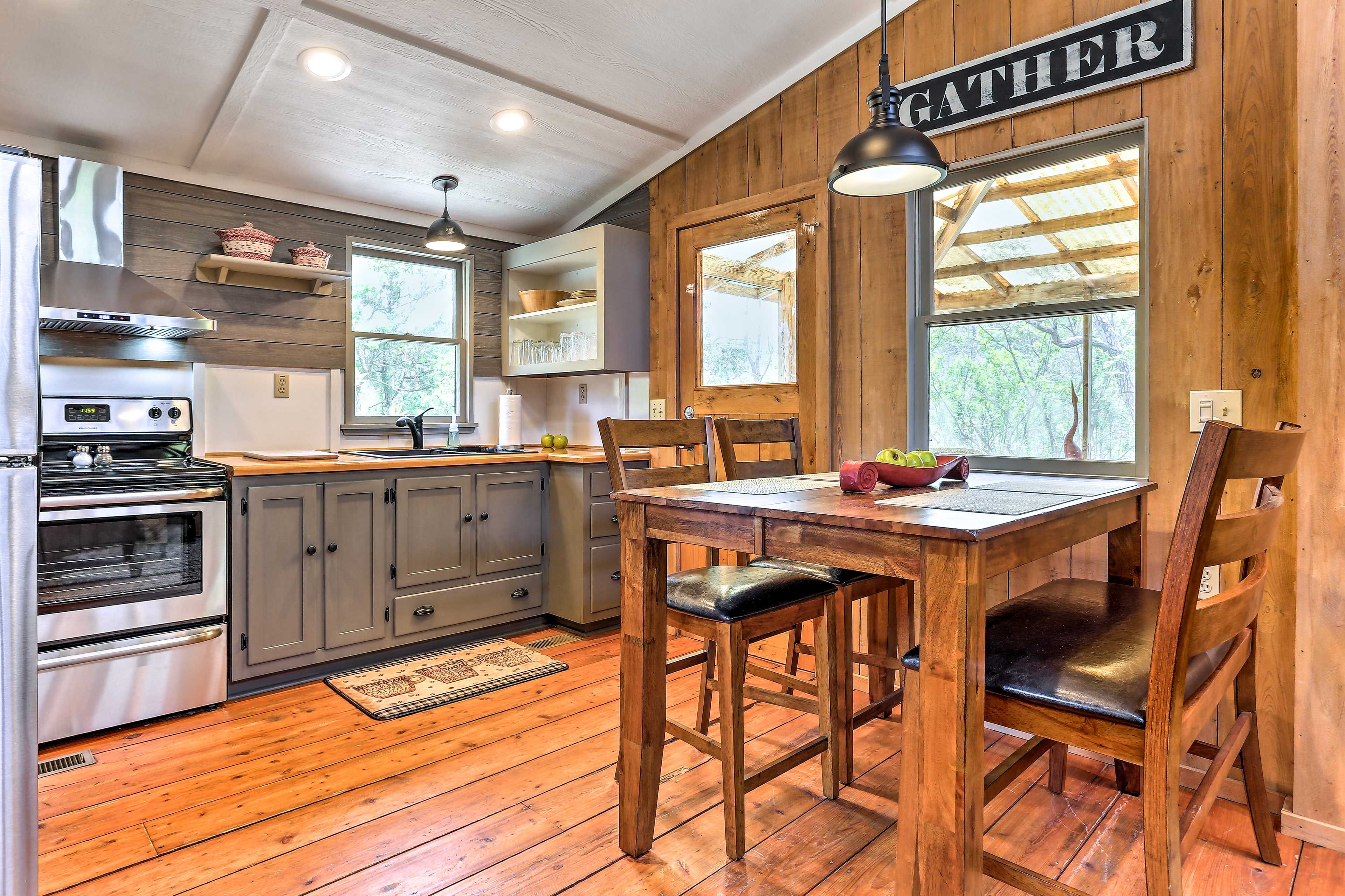 Kitchen | Ice Maker | Trash Bags & Paper Towels
