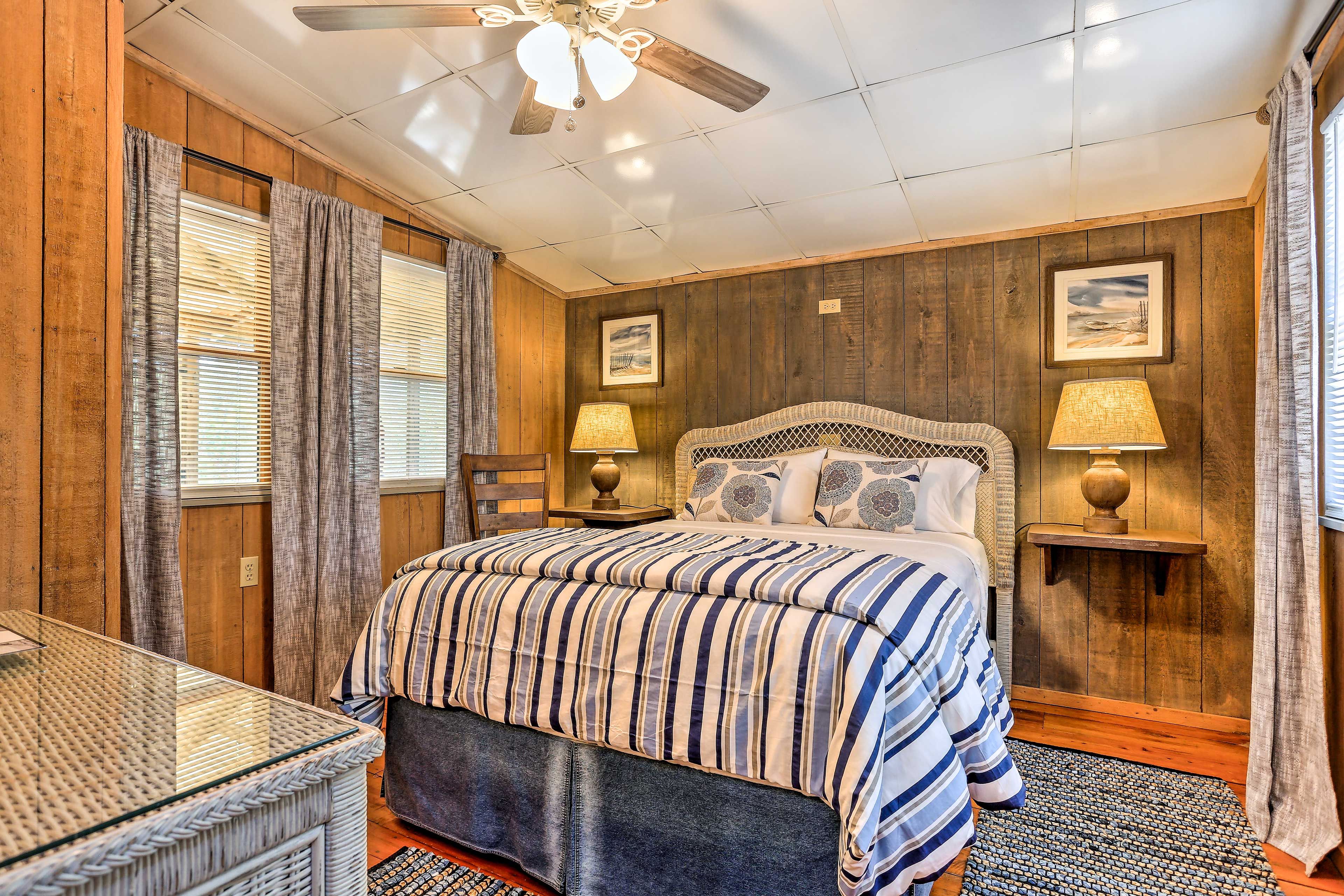 Bedroom 2 | Queen Bed