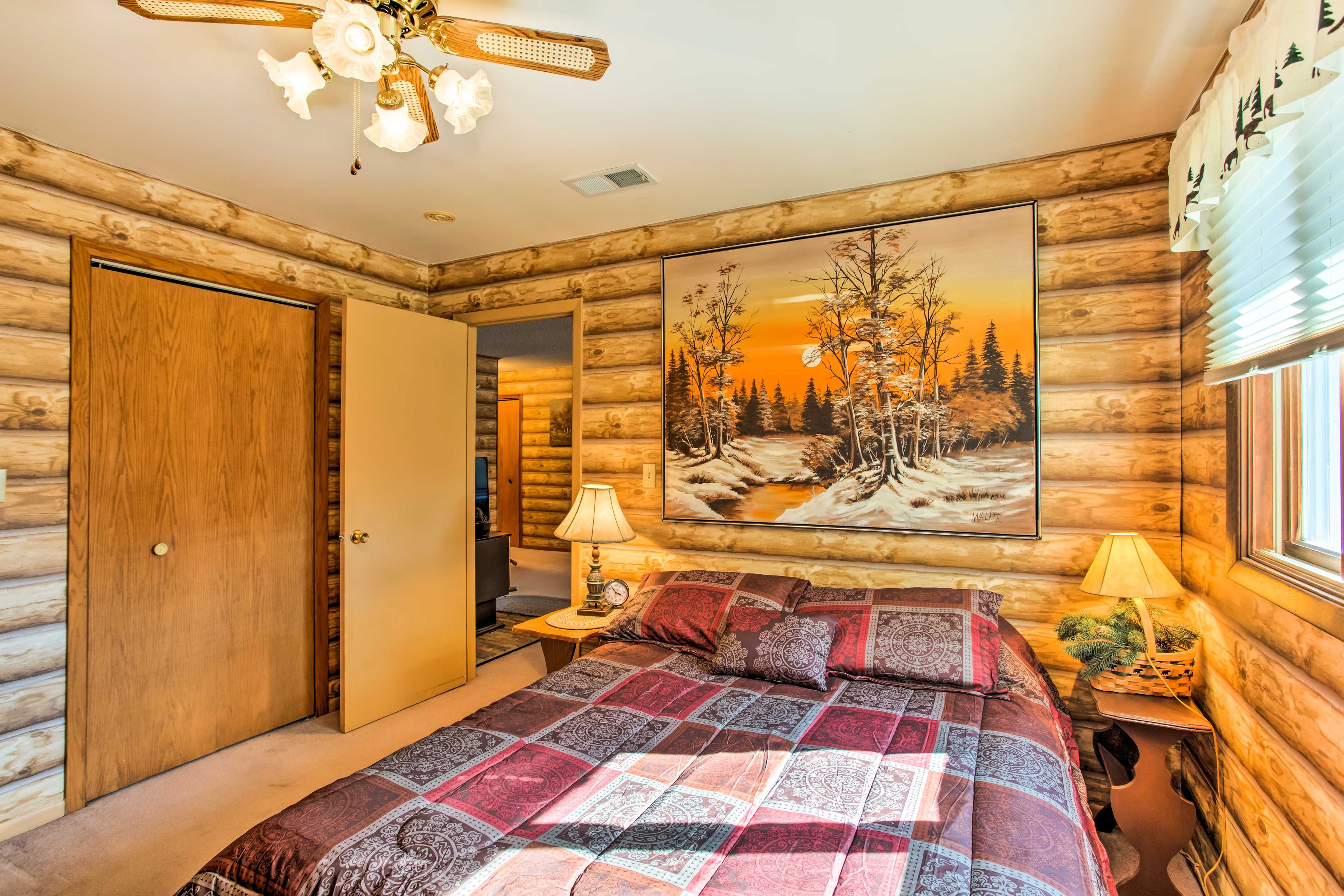 Bedroom 1 | Queen Bed | Linens & Towels | Flat-Screen TV