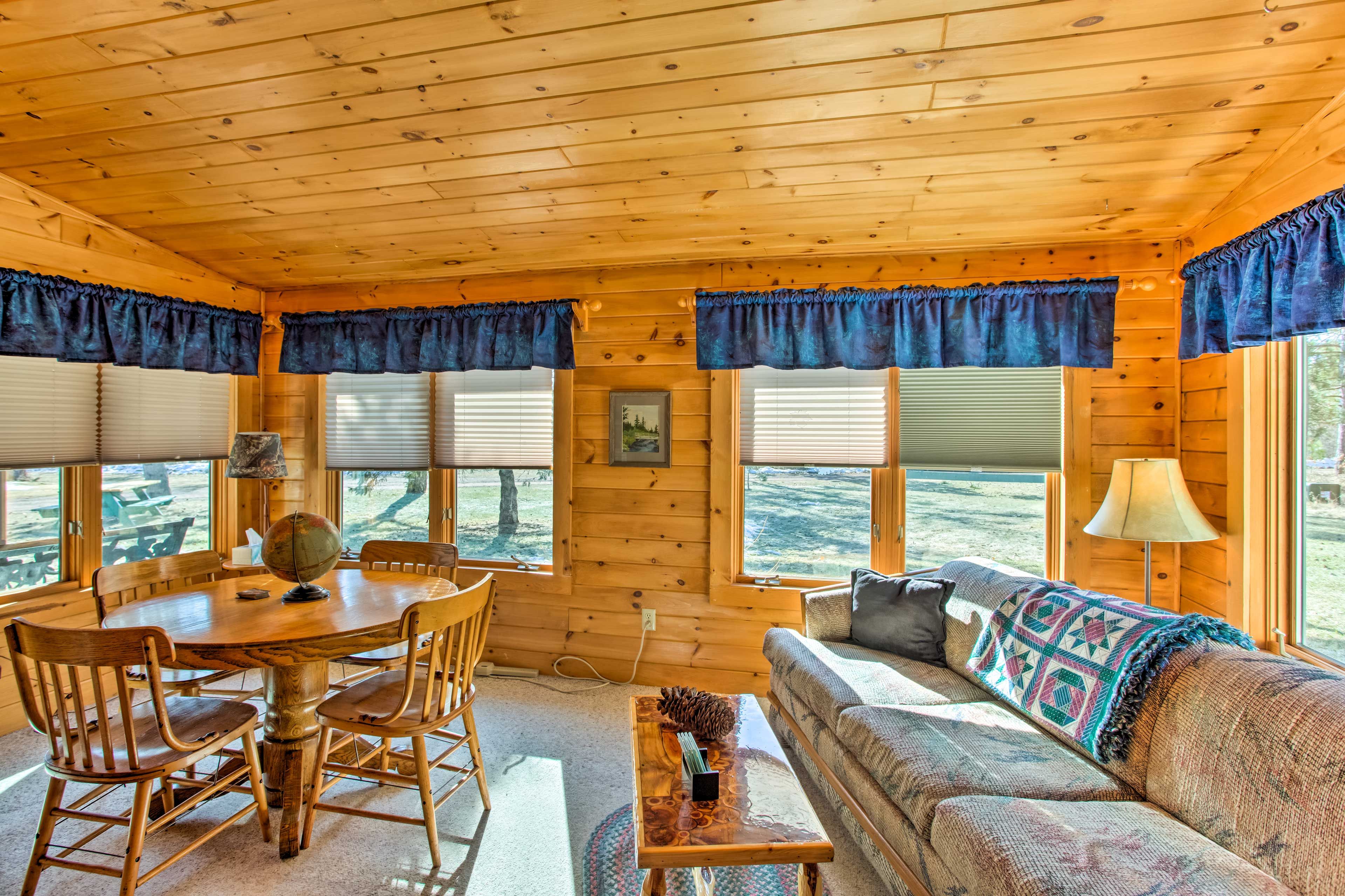 Living Room | Free WiFi