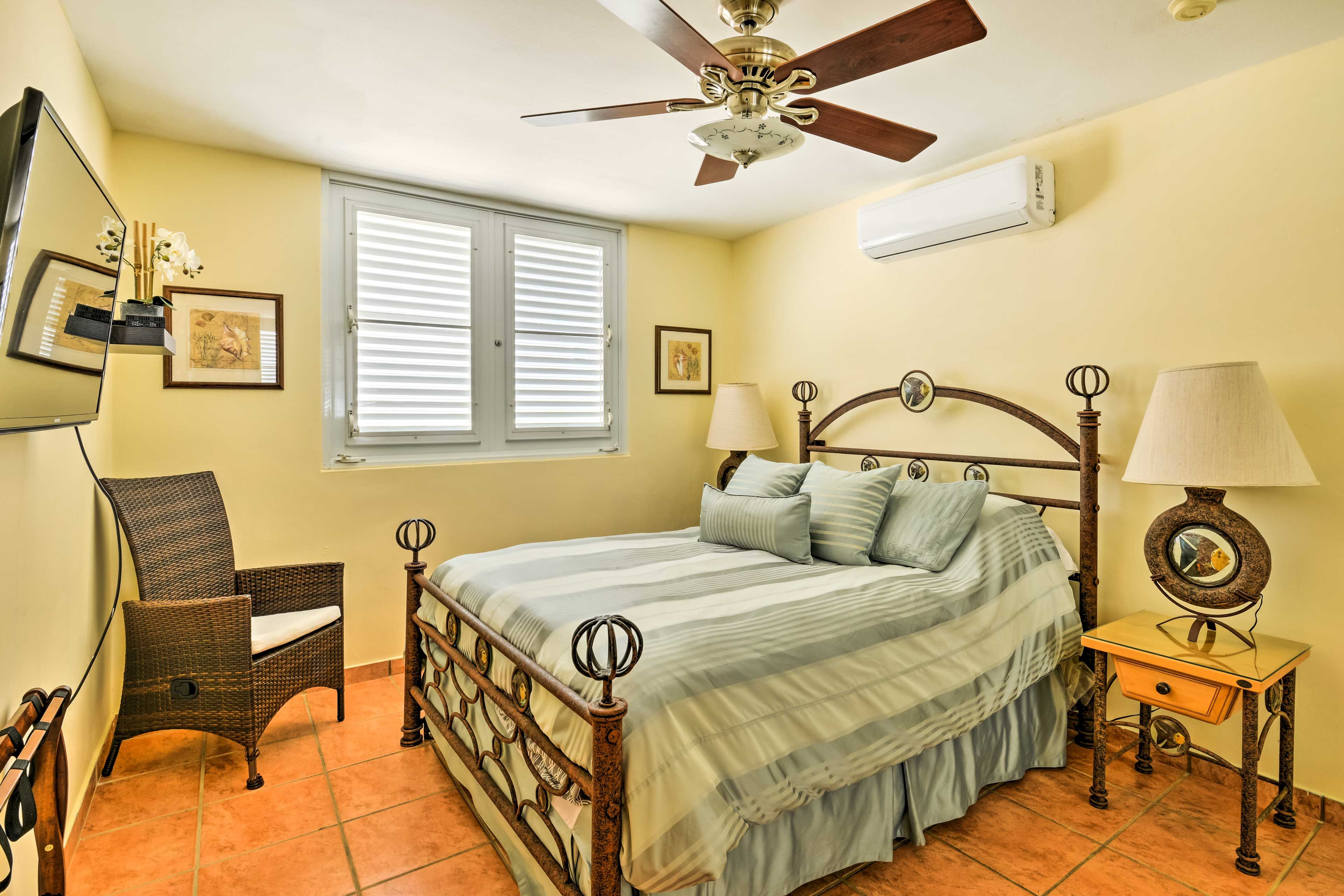 Bedroom 2 | Queen Bed