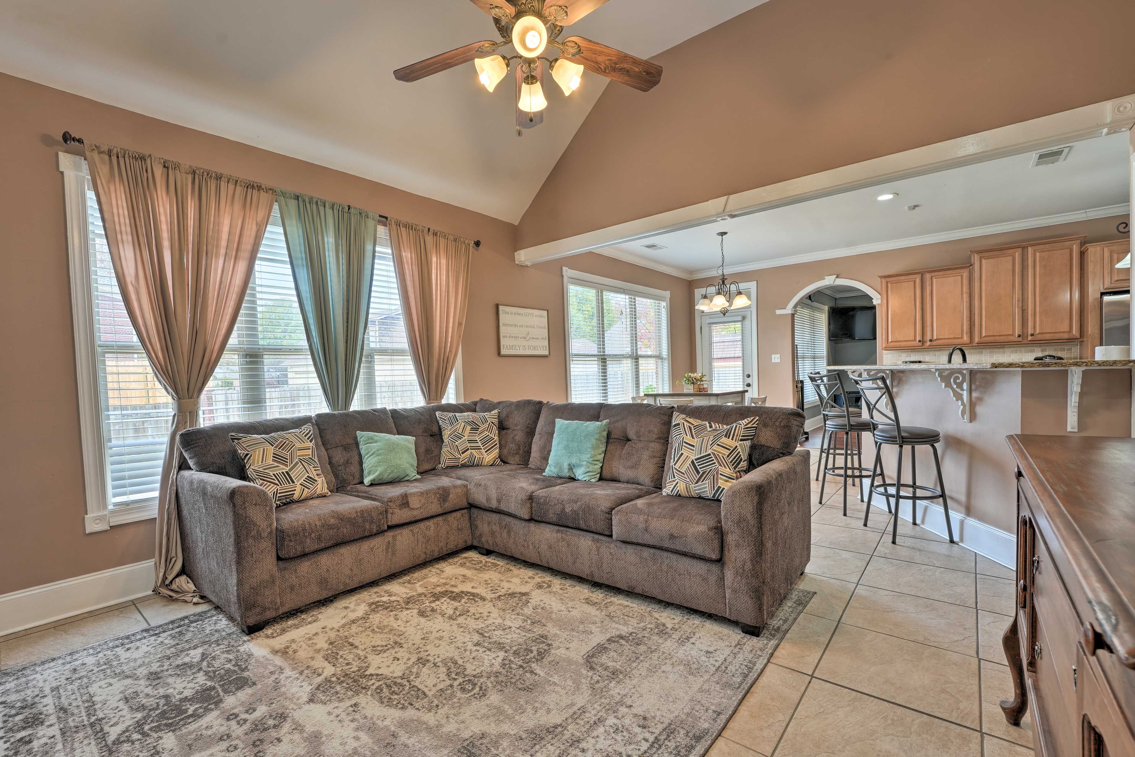 Living Room | Free WiFi | Smart TV