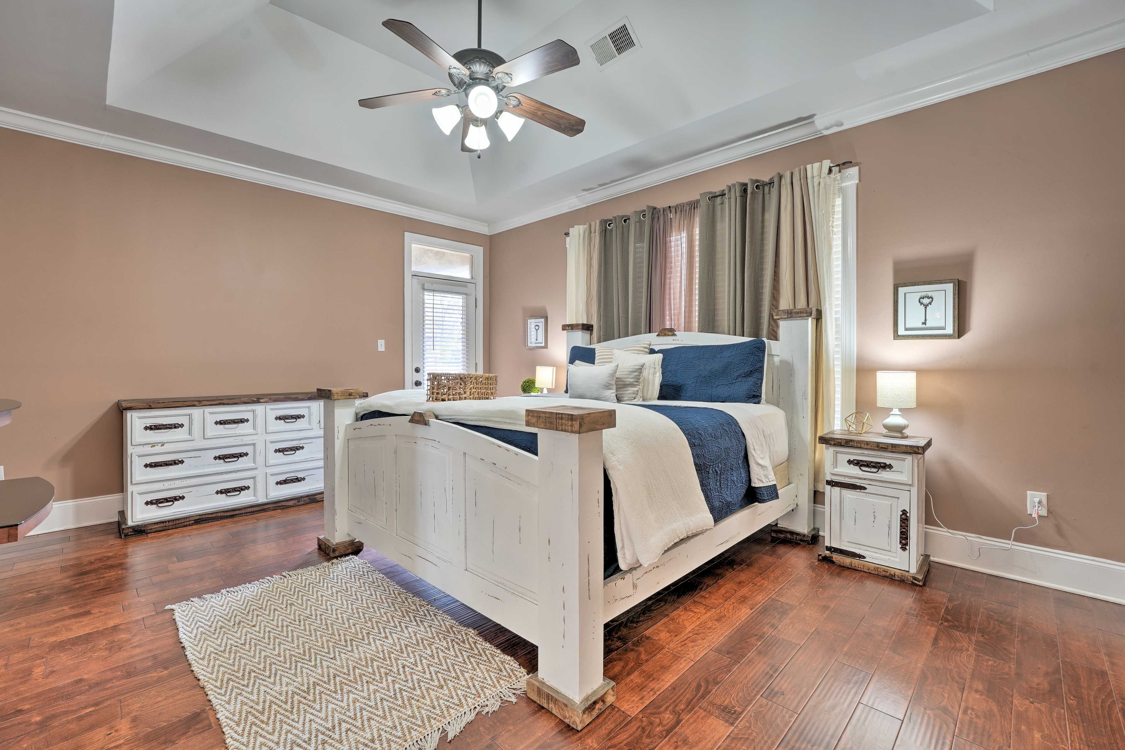 Bedroom 1 | King Bed