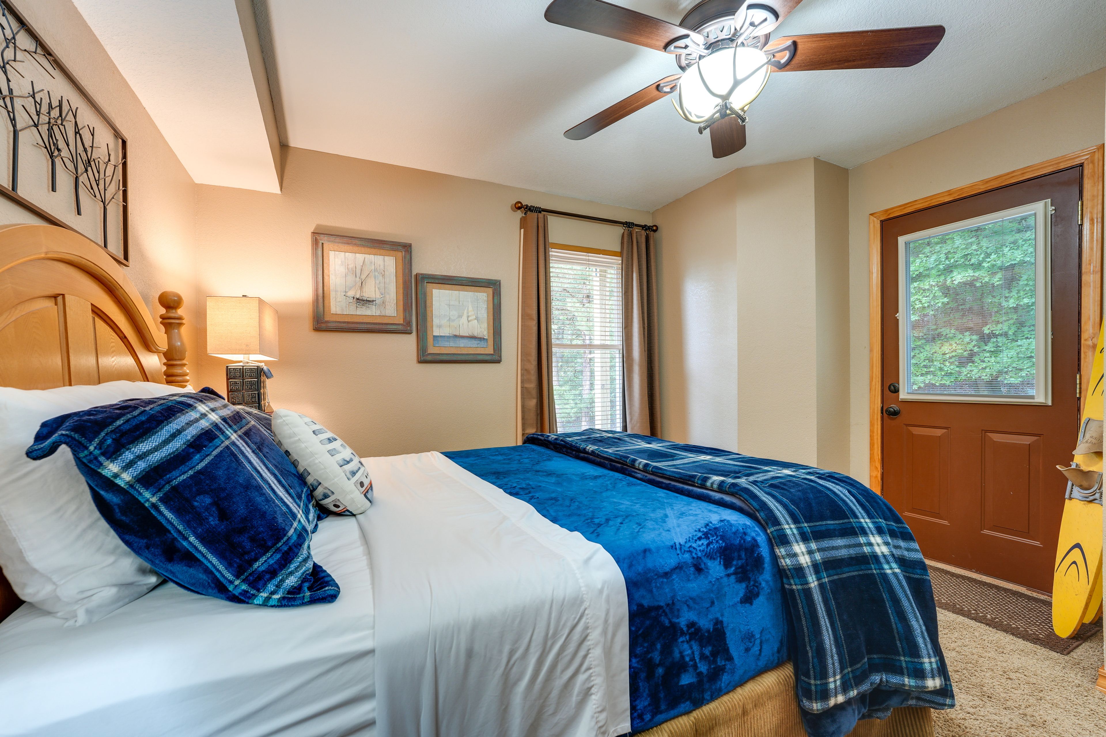 Bedroom 2 | Queen Bed | 1st Floor