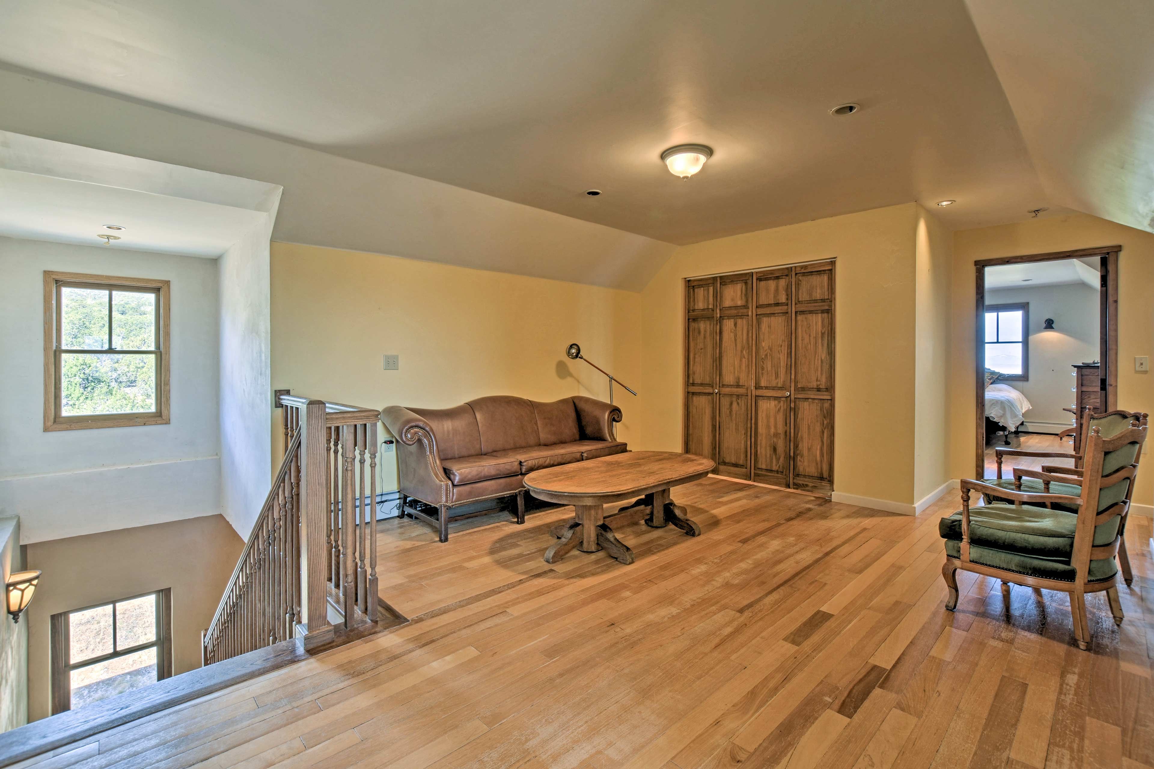 2nd Living Room