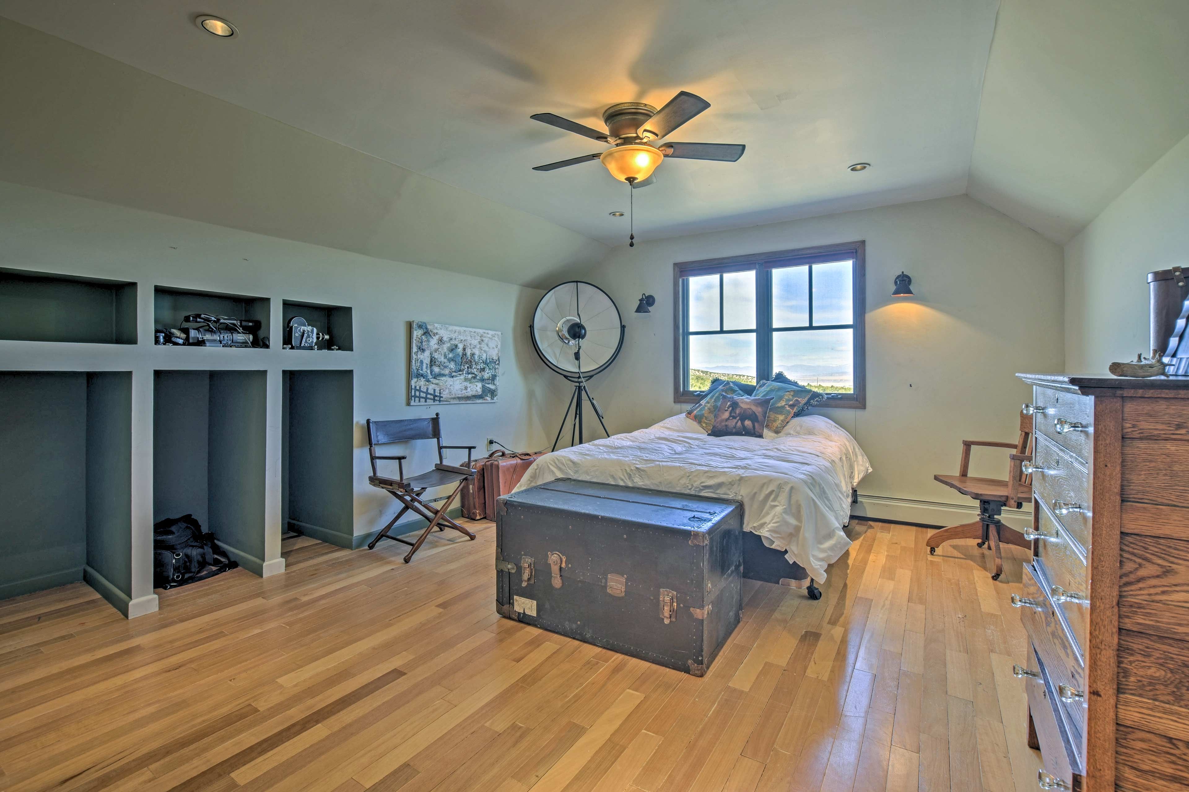Bedroom 2 | Queen Bed