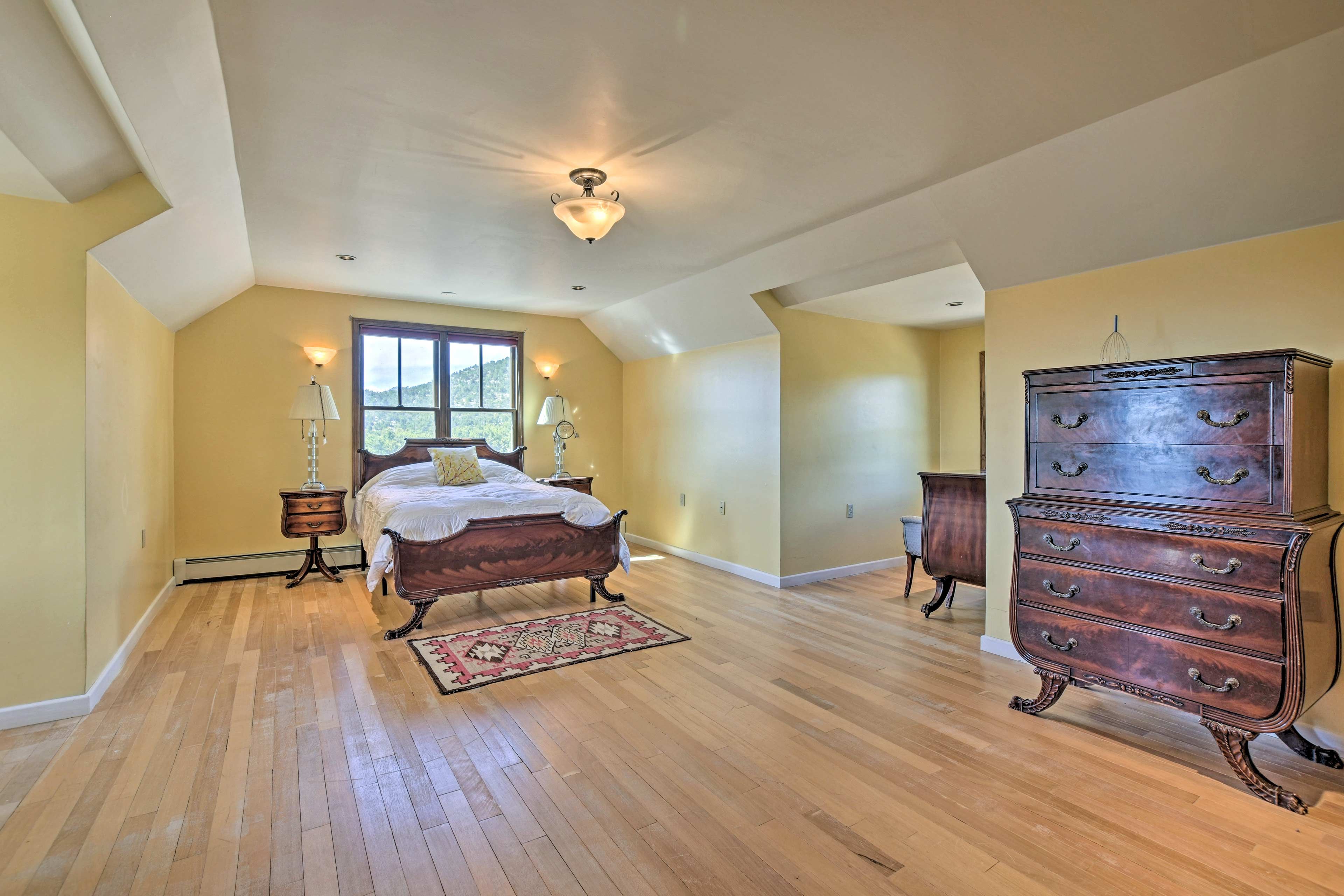 Bedroom 4 | King Bed