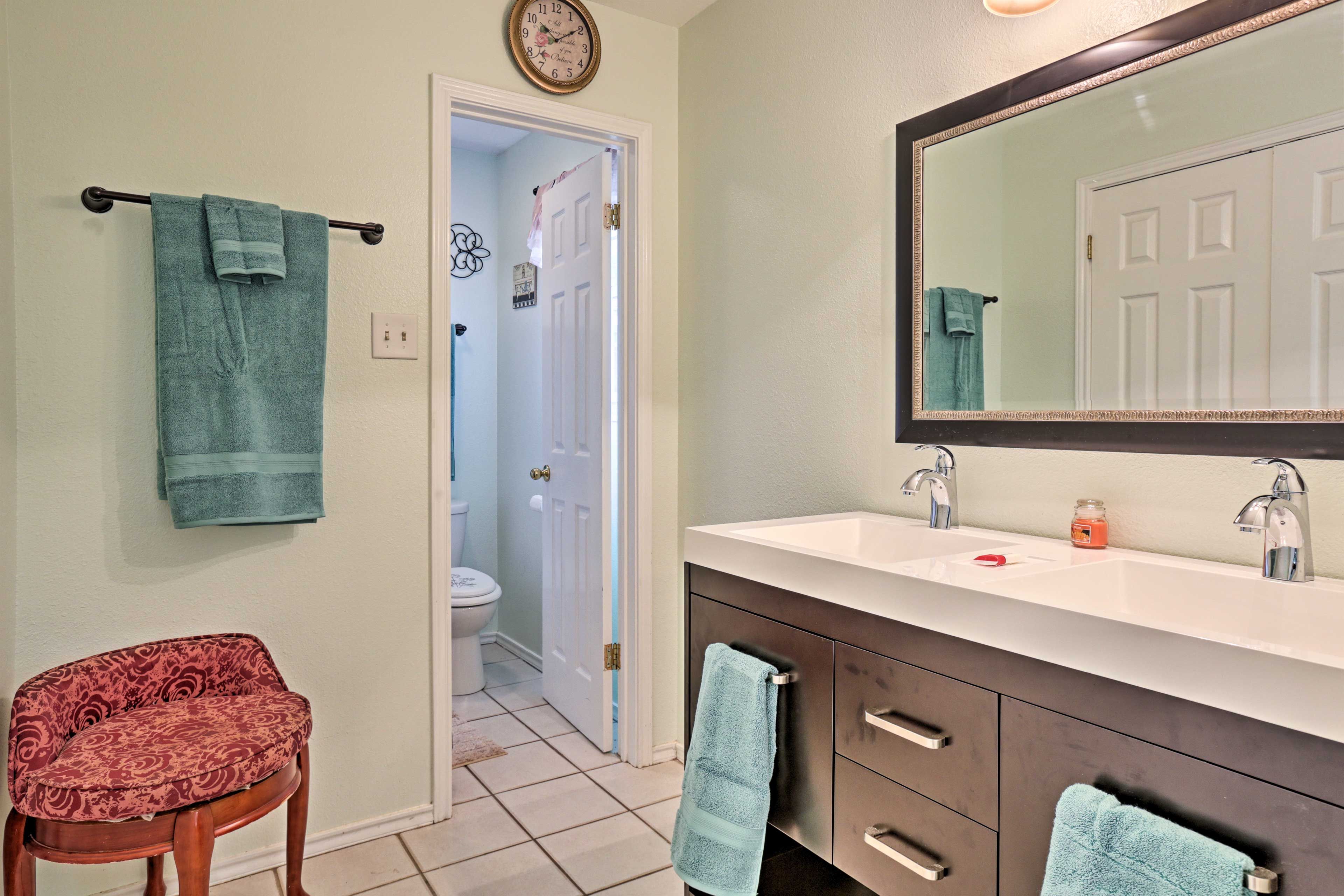 Full Bathroom | Towels & Linens Provided