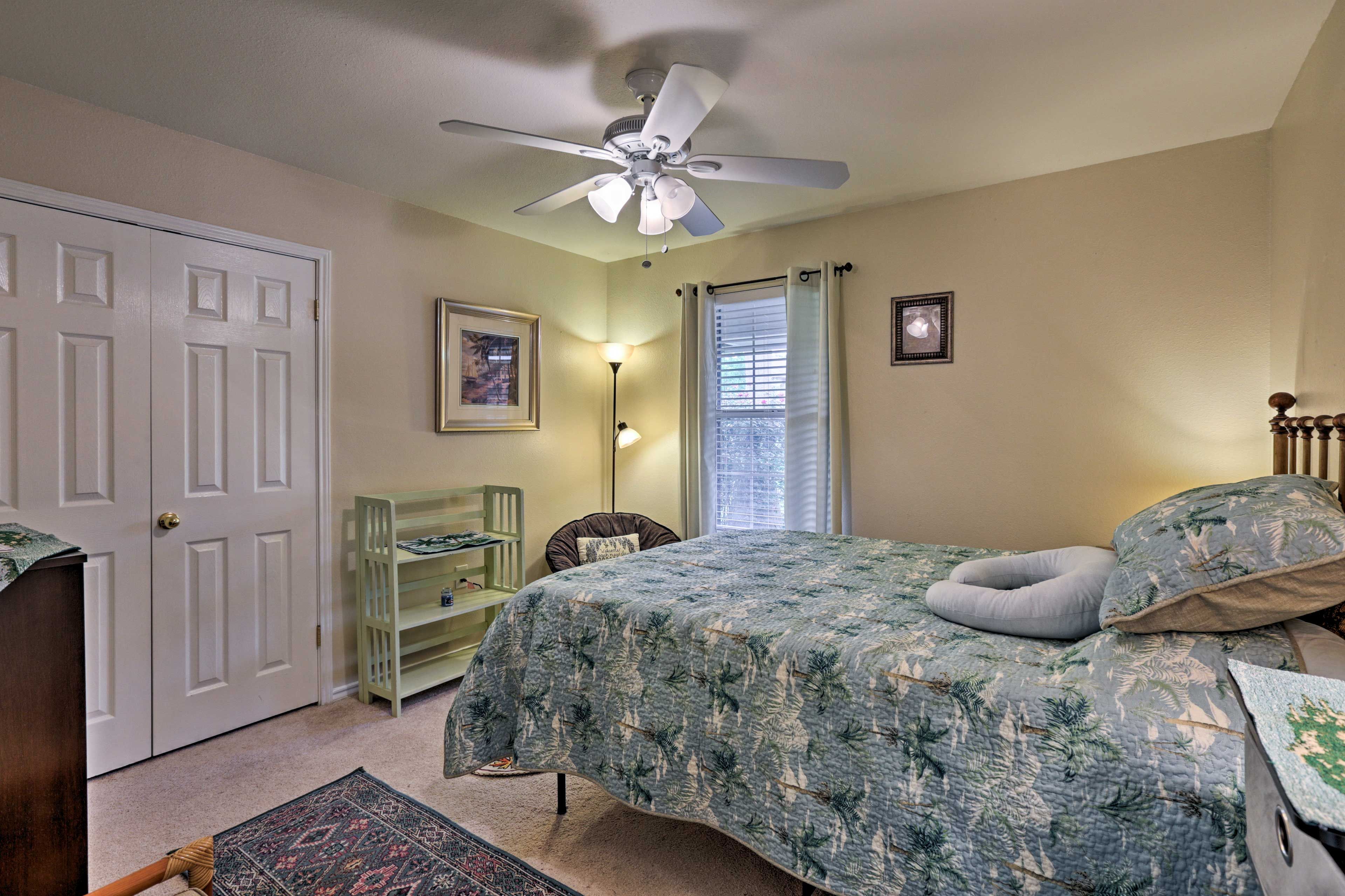 Bedroom 2 | Queen Bed