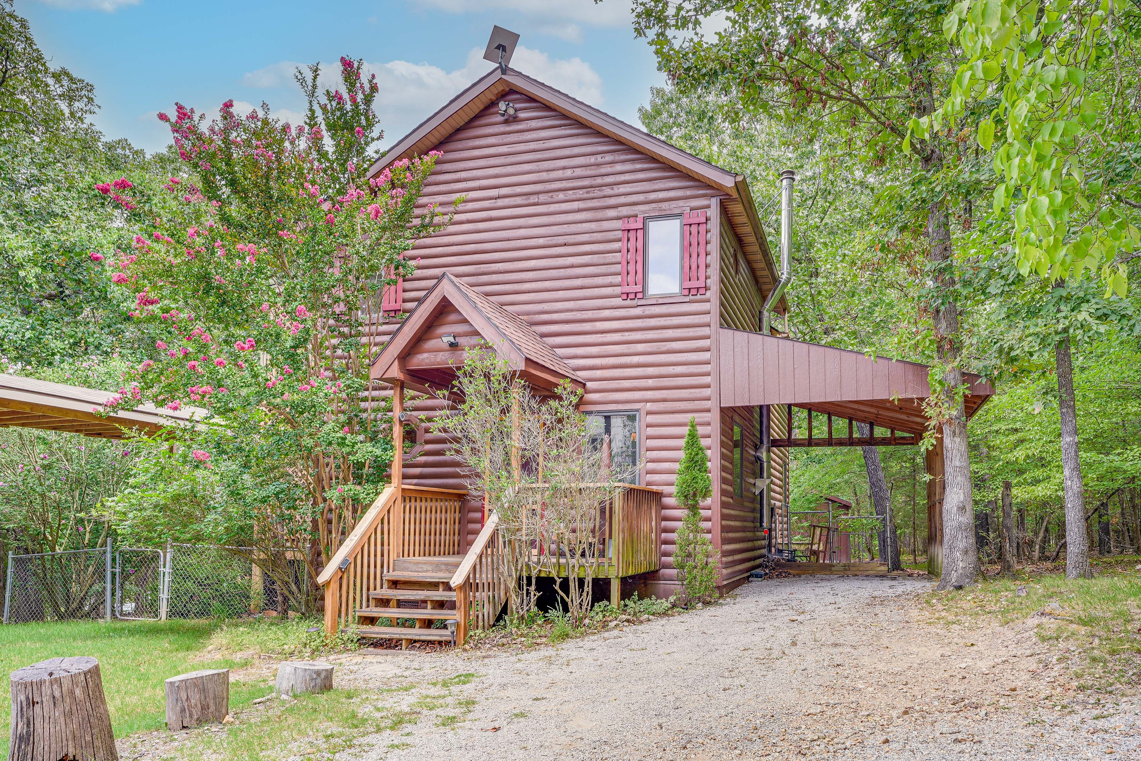 Cabin Exterior | Parking | Driveway (2 Vehicles)